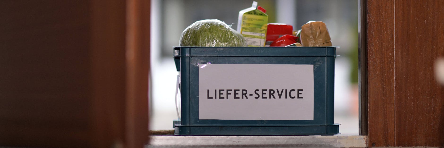 Getränke, Milch, Gemüse, Dosen, Mehl: Der Einkauf wird schnell zur schweren Last und raubt auch noch Zeit. Warum nicht einfach nach Hause liefern lassen?