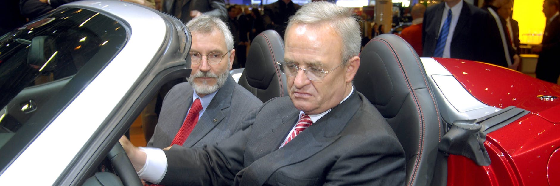 Früher konnte er mit schnellen Autos posieren, heute hat er juristischen Ärger: Auto-Manager Martin Winterkorn (re.).