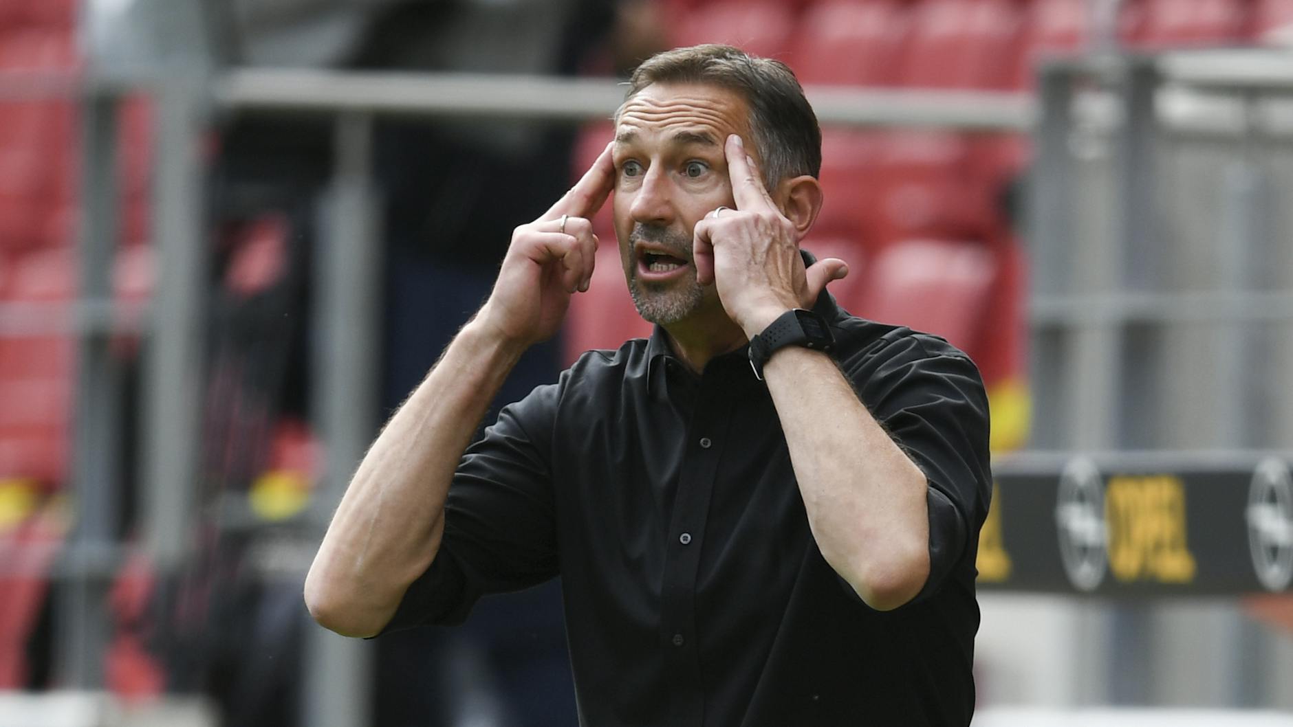 „Ich bin enttäuscht über die Entscheidung des Vereins“: Achim Beierlorzer.