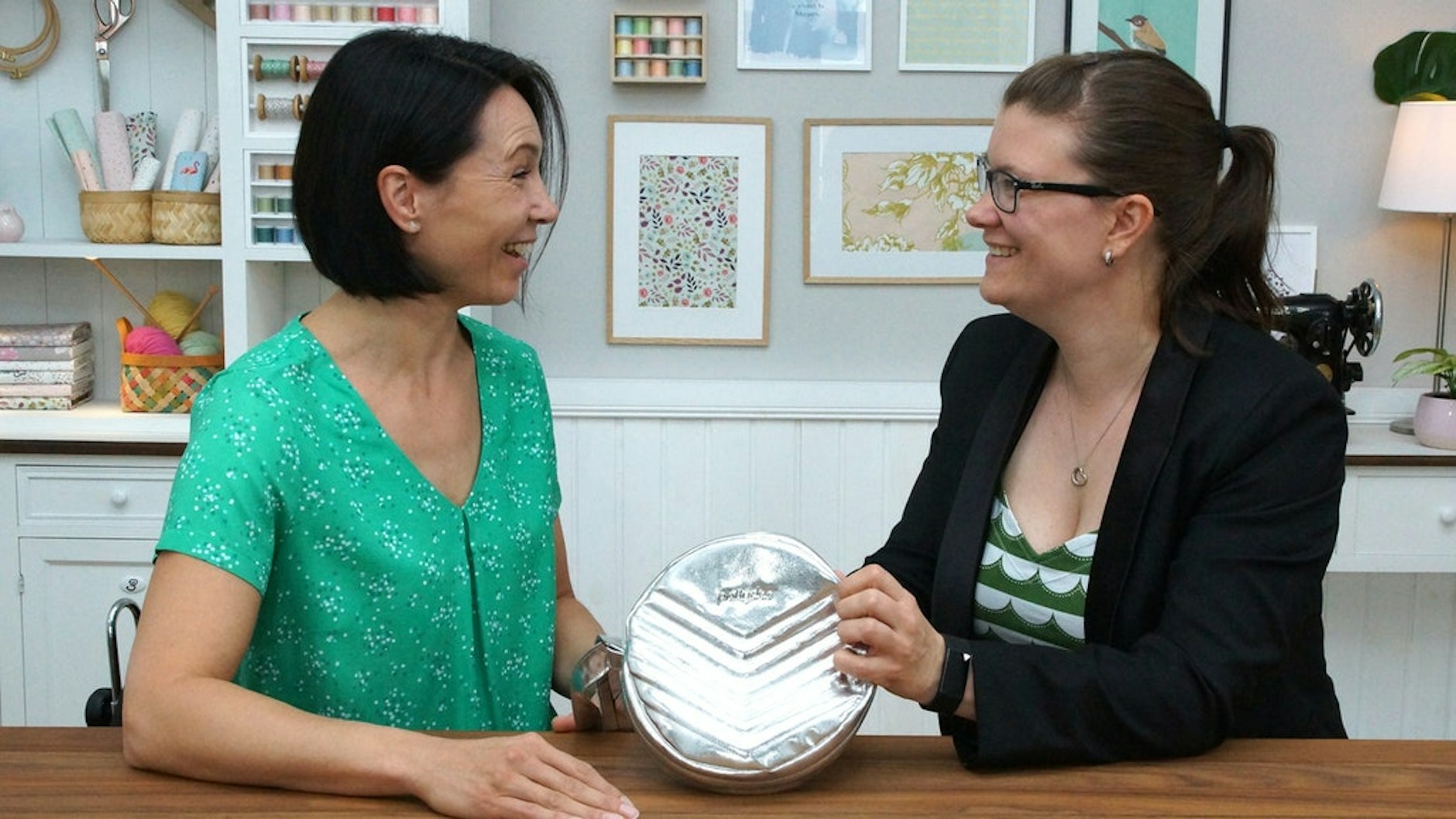 Fachsimpeln im Pattydoo-Studio: Ina Fischer und Reporterin Dajana Rubert tauschen sich aus.