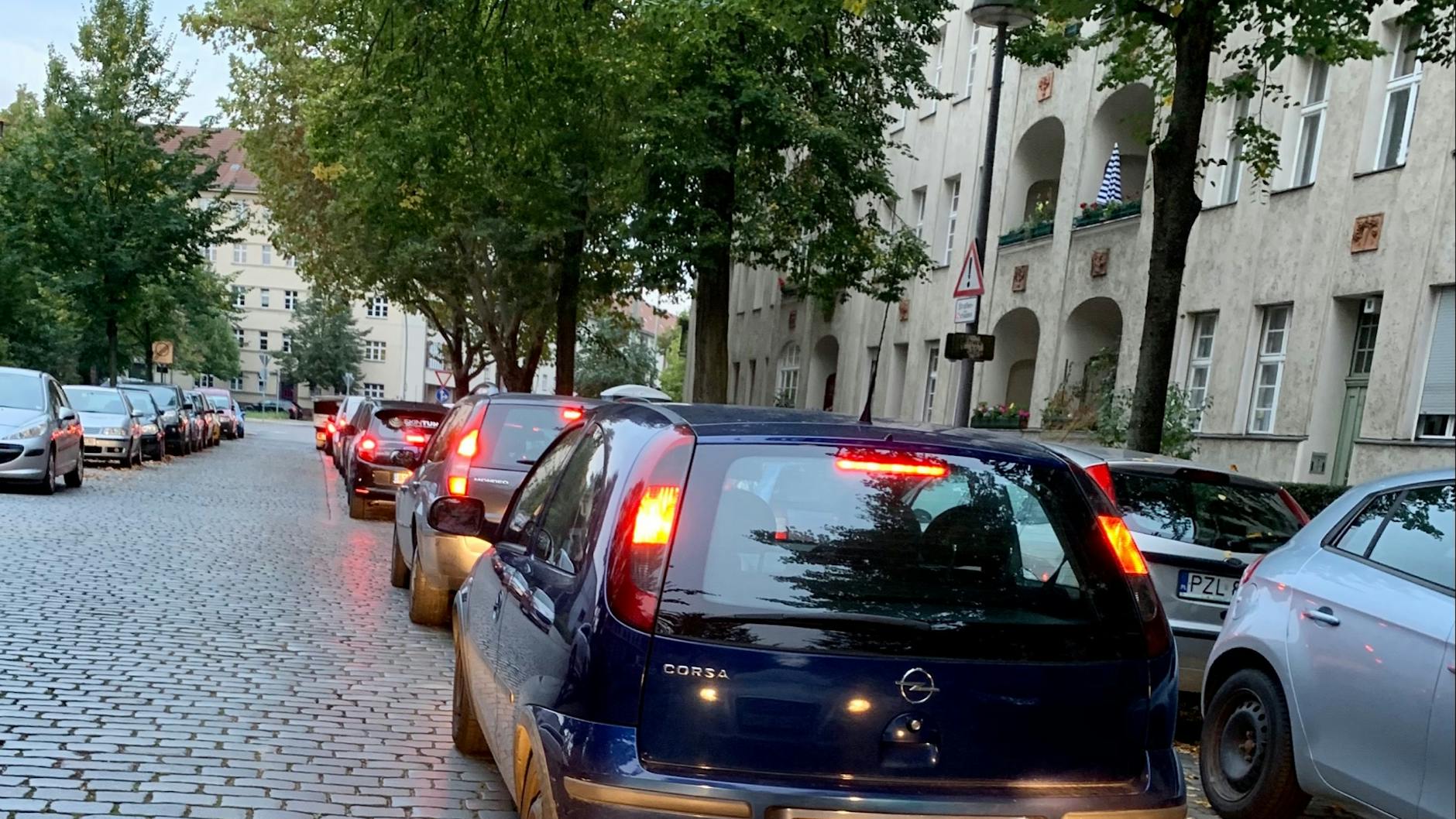 In der Talstraße geht es nur schrittweise voran.