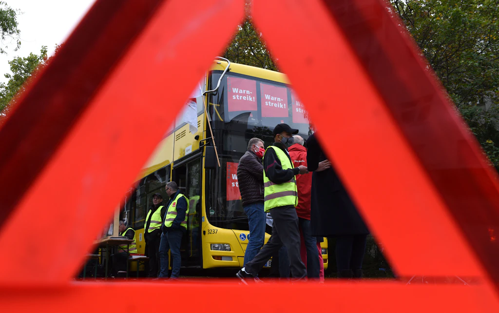 4000 BVG-Beschäftigte legen die Arbeit nieder – Verdi droht mit weiteren Warnstreiks