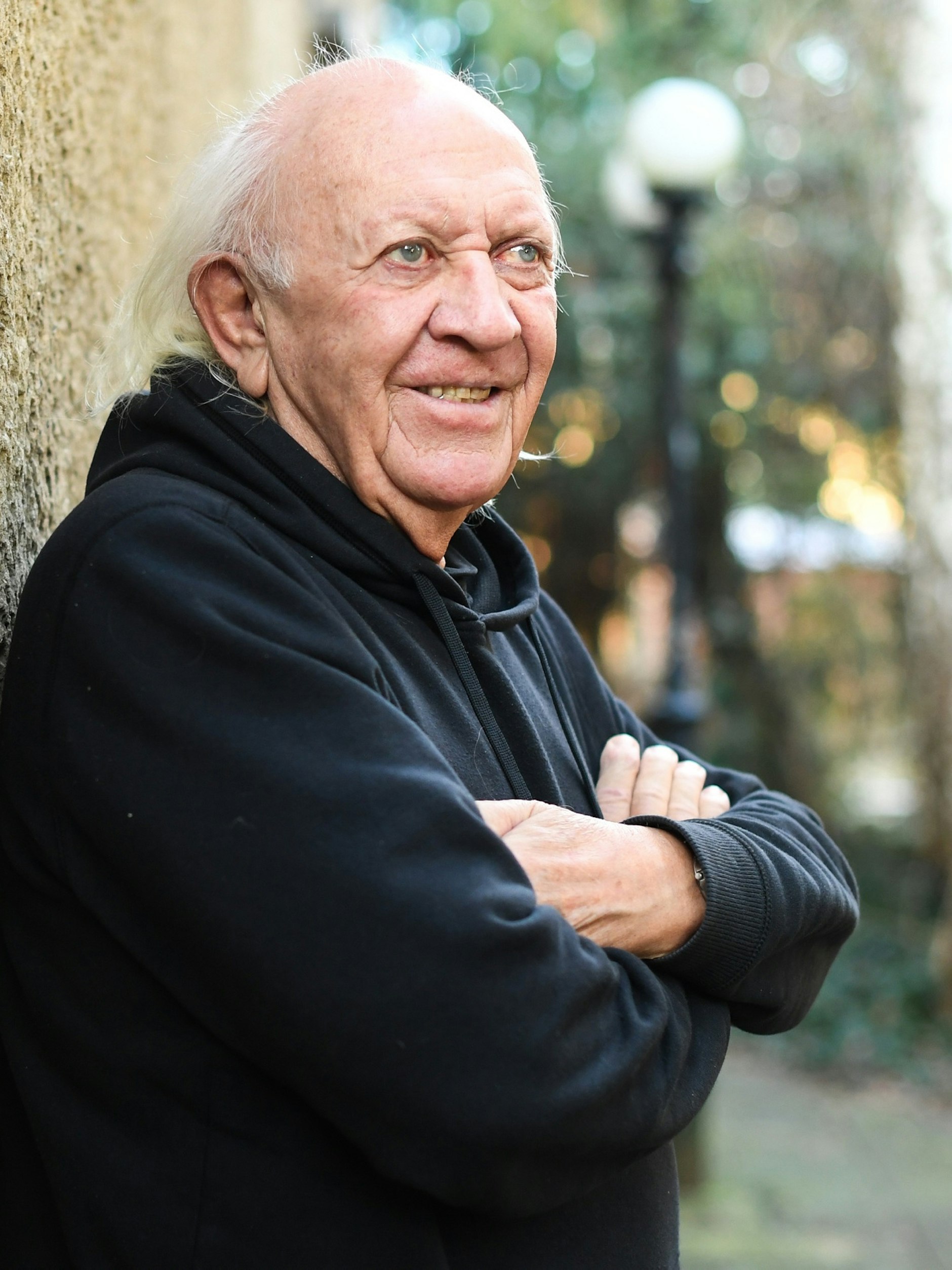 Peter Meyer hat sein Solo-Projekt nach seinem Spitznamen„ Eingehängt“ benannt.