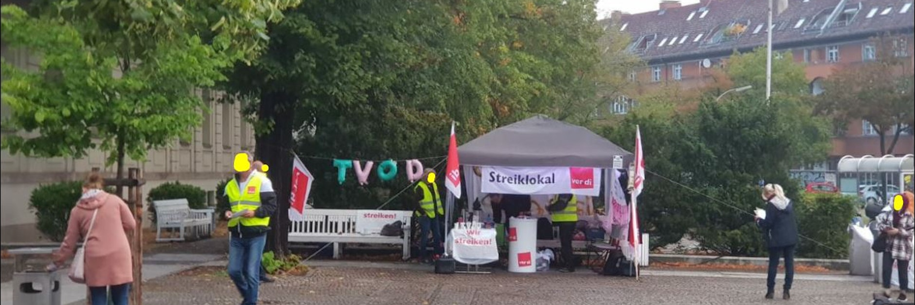 Seit Monaten gibt es immer wieder Warnstreiks der Charité-Tochter CFM, vor dem Virchow-Klinikum wurde ein Zelt als Streiklokal aufgestellt. Hier spielte sich der Vorfall mit dem kranken jungen Mann ab.