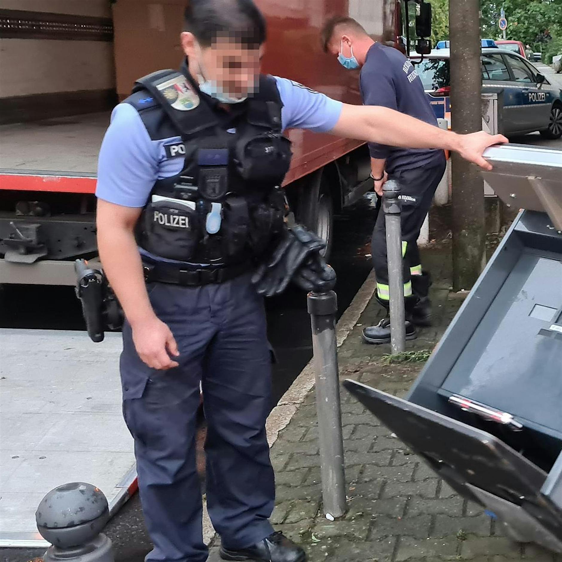 Polizei entdeckt in Hinterzimmern Falschgeld und manipulierte Spielautomaten