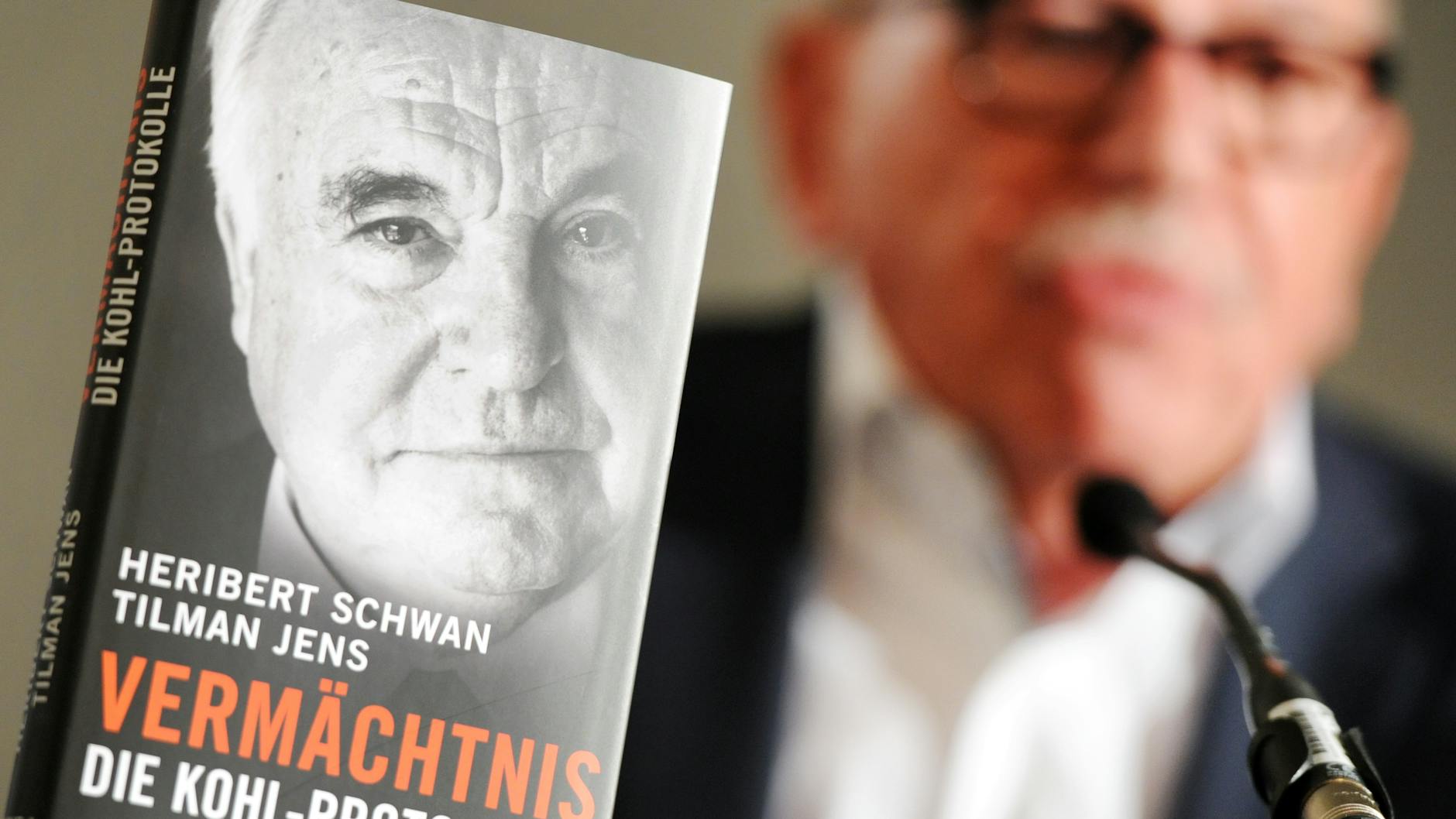 Dieses Buch ist der Stein des Anstoßes im Streit zwischen Helmut Kohl und Heribert Schwan.