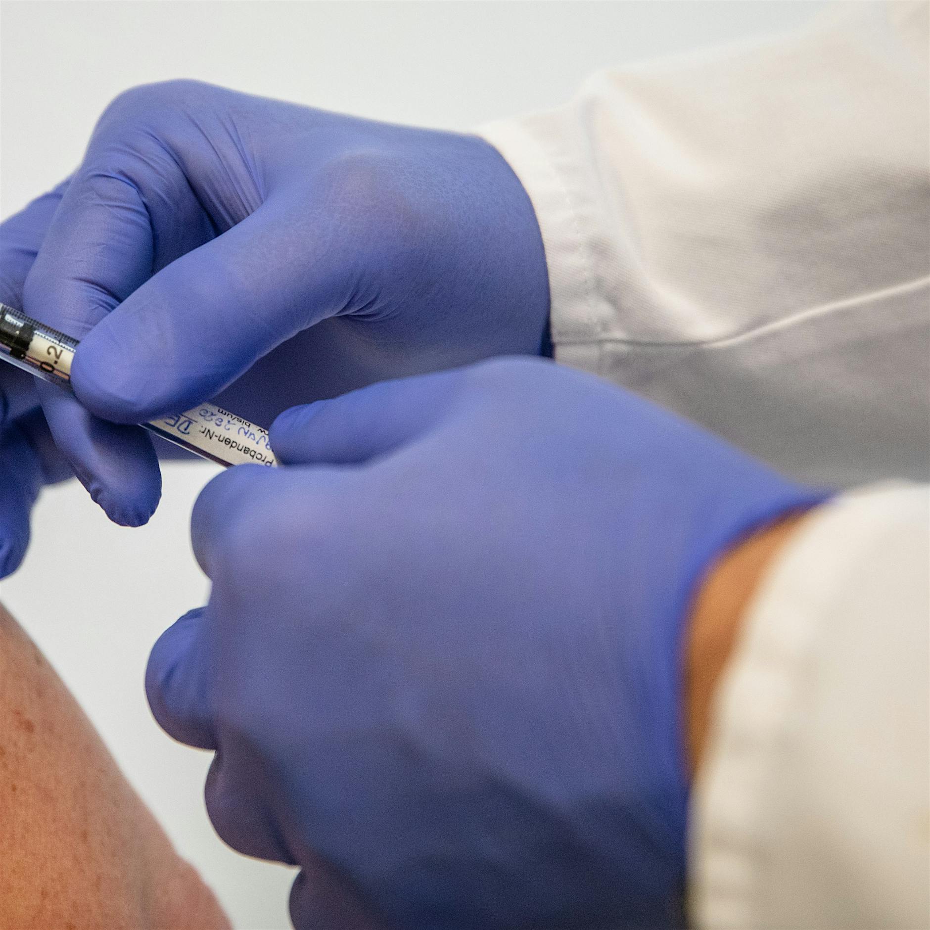 Wann frühestens mit einer Impfung gegen Corona zu rechnen ist