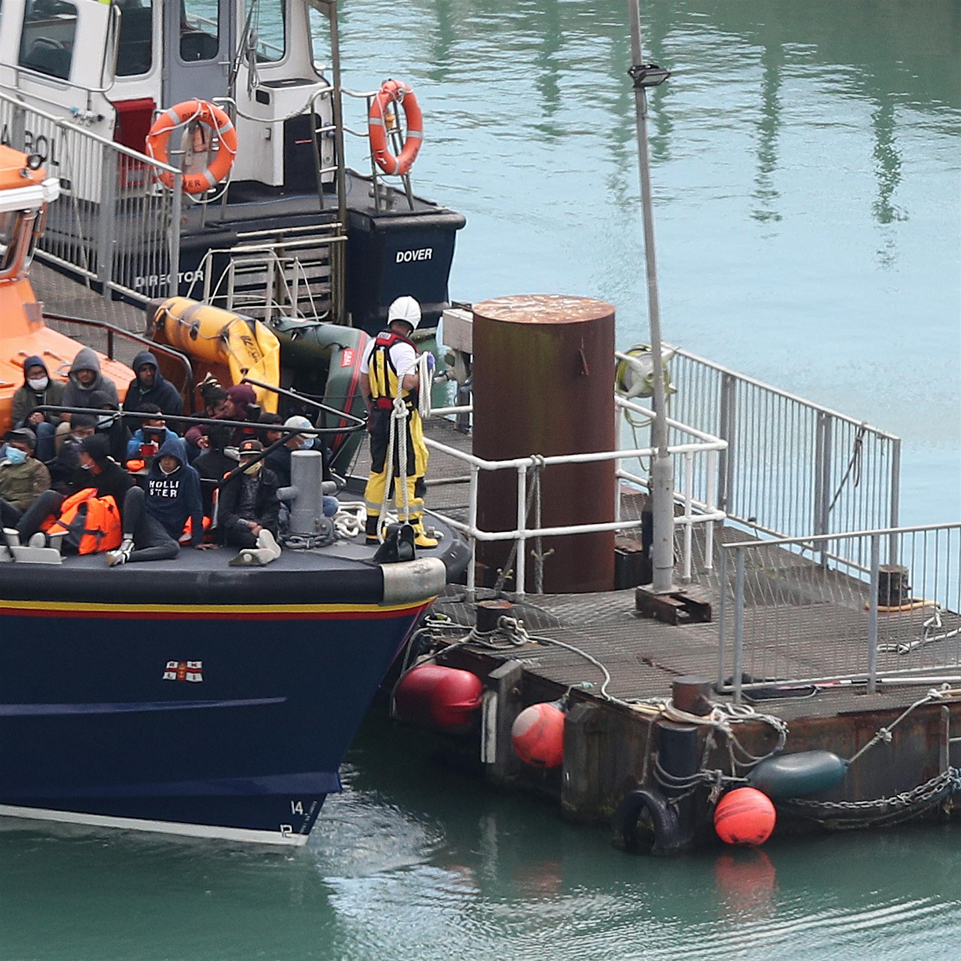 Mehr als 400 Migranten überqueren Ärmelkanal an nur einem Tag