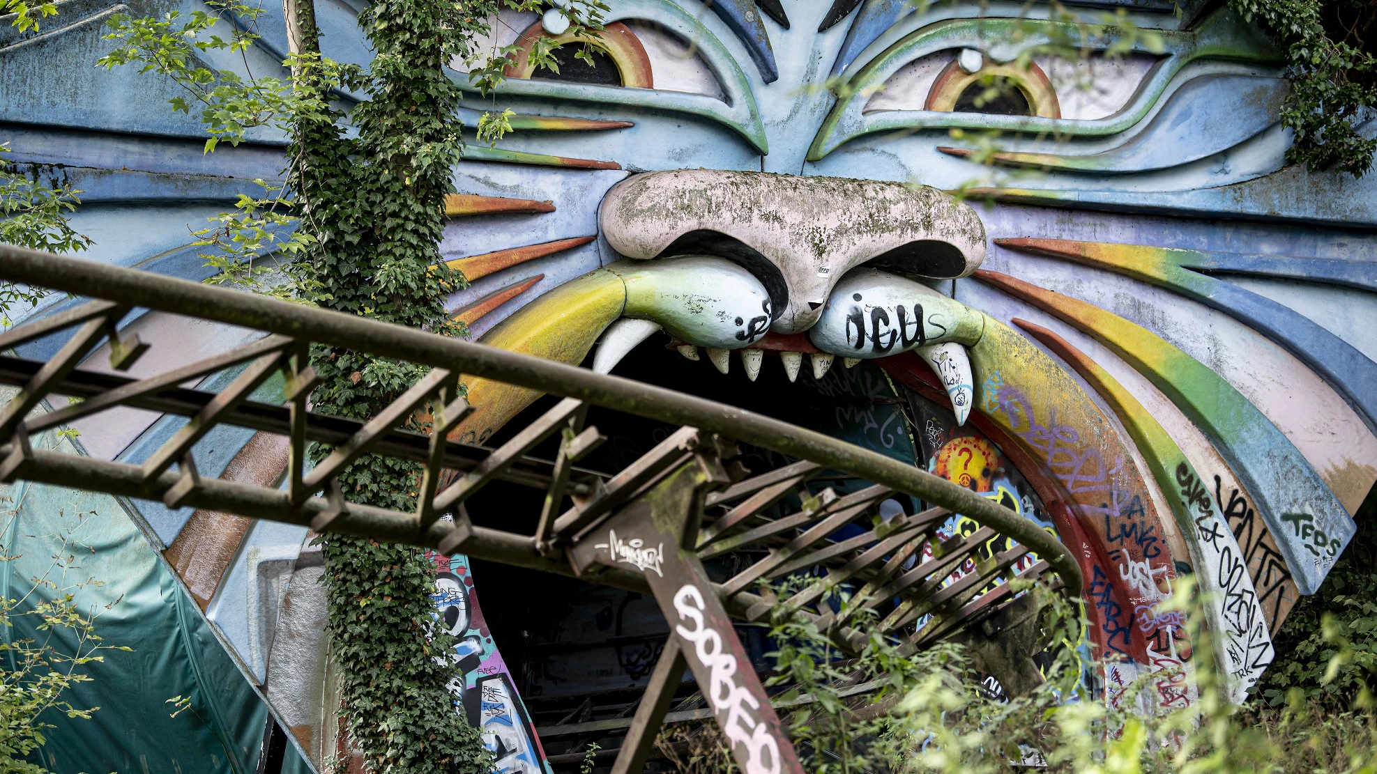 Legendär: Das Drachenmaul der Achterbahn Spreeblitz. Auch für Einbrecher ein beliebtes Fotomotiv.