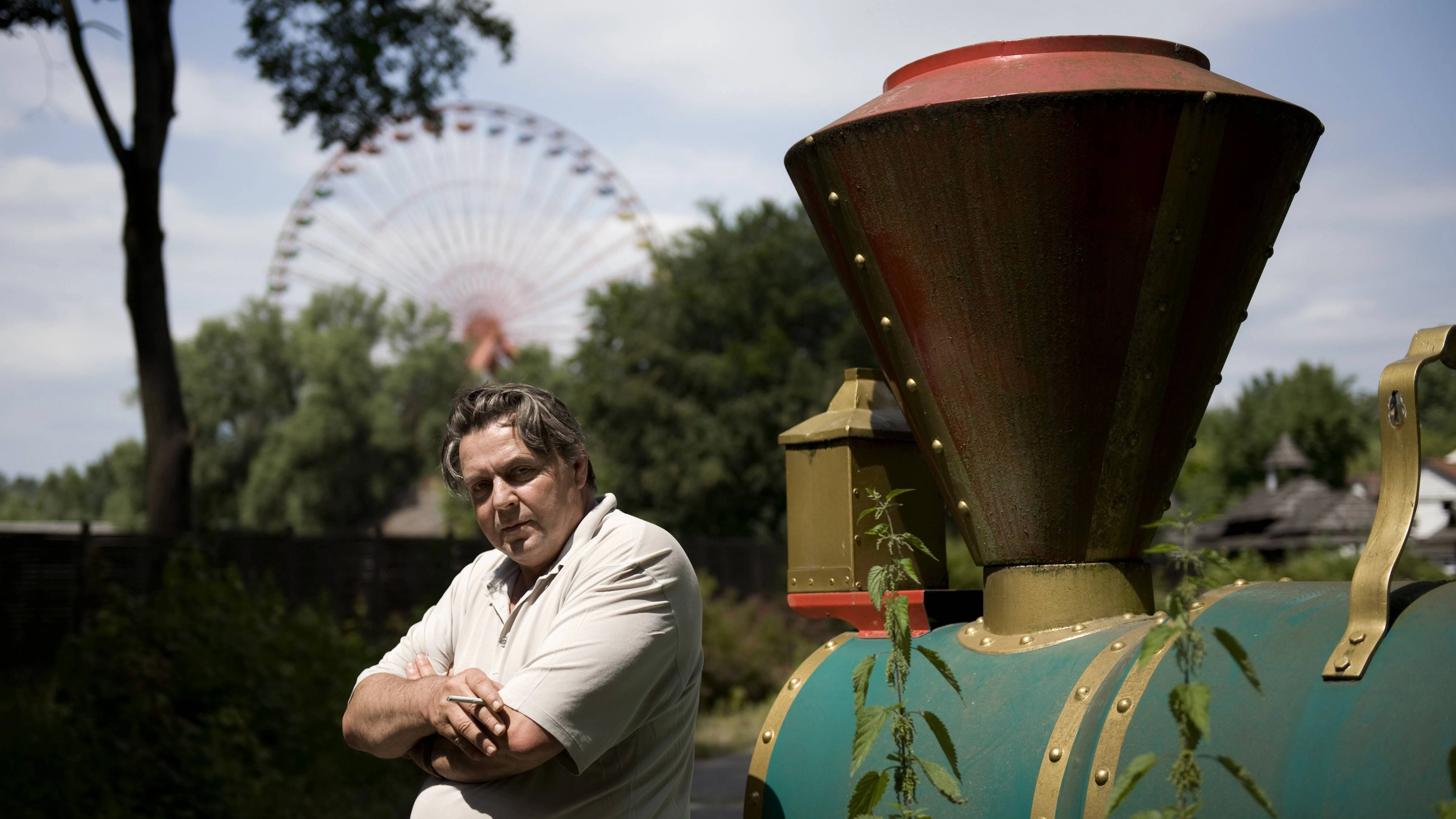 Norbert Witte im Jahr 2009 – damals war der Park bereits geschlossen – mit seiner Parkbahn.