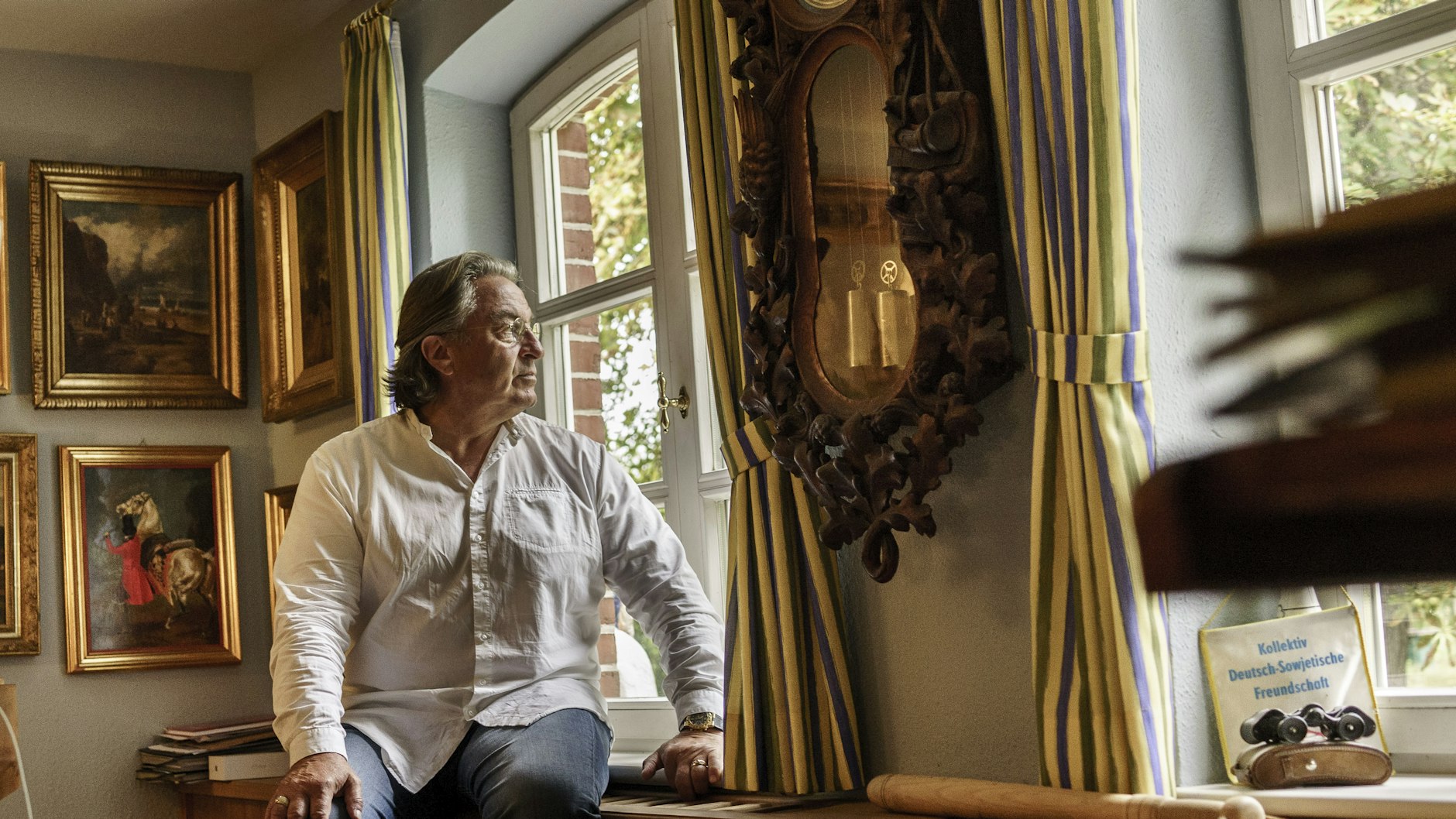 Peter-Michael Diestel im Arbeitszimmer seines Wohnhauses in Zislow.&nbsp;<br><br>Foto: Carsten Koall  <br><br>