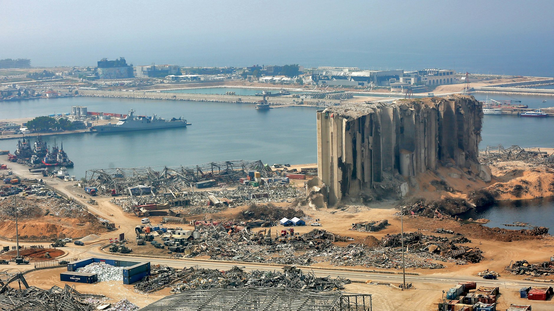 Die Trümmer eines Getreidesilos, an dem sich am 4. August die verheerende Explosion auf dem Hafengelände in Beirut ereignete.