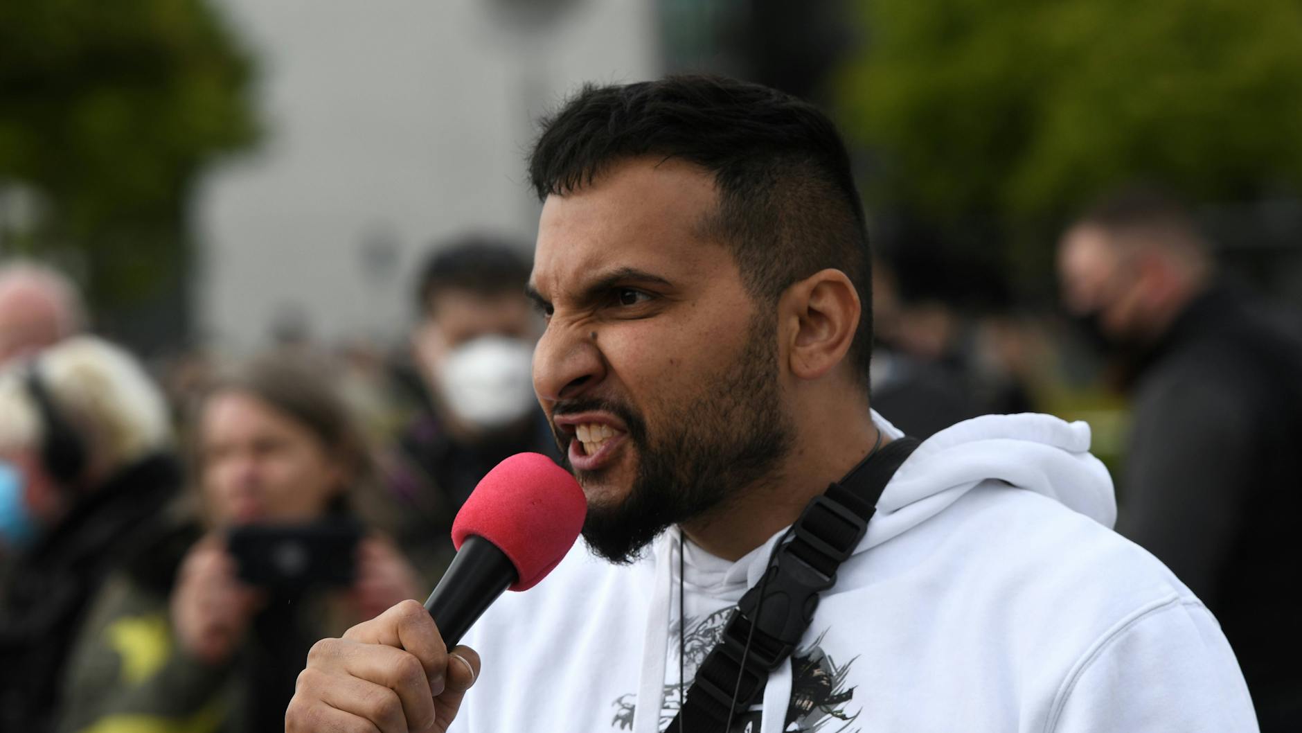 Der vegane Koch Attila Hildmann soll Opfer einer Gewalttat geworden sein.