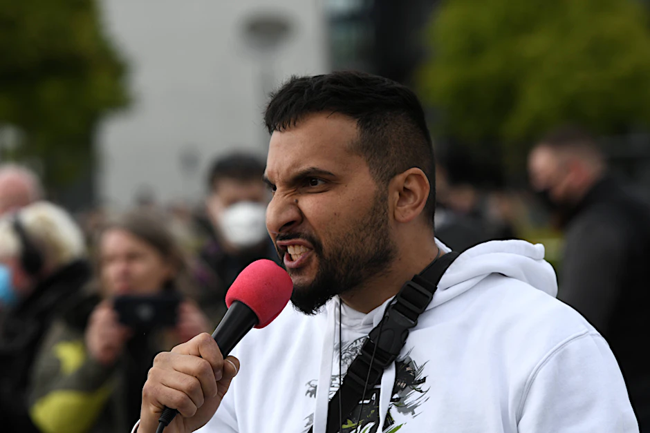 Der vegane Koch Attila Hildmann soll Opfer einer Gewalttat geworden sein.