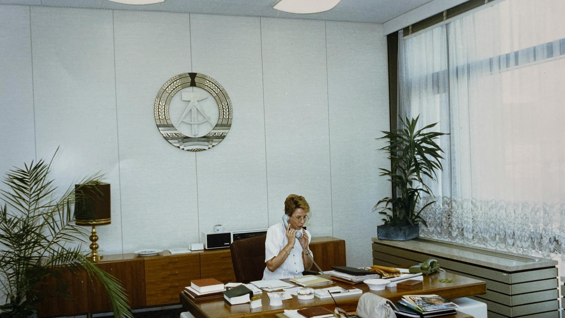 Das Büro von Sabine Bergmann-Pohl lag anfangs im Palast der Republik, nach ein paar Wochen musste sie allerdings umziehen, weil die Räume asbestverseucht waren.