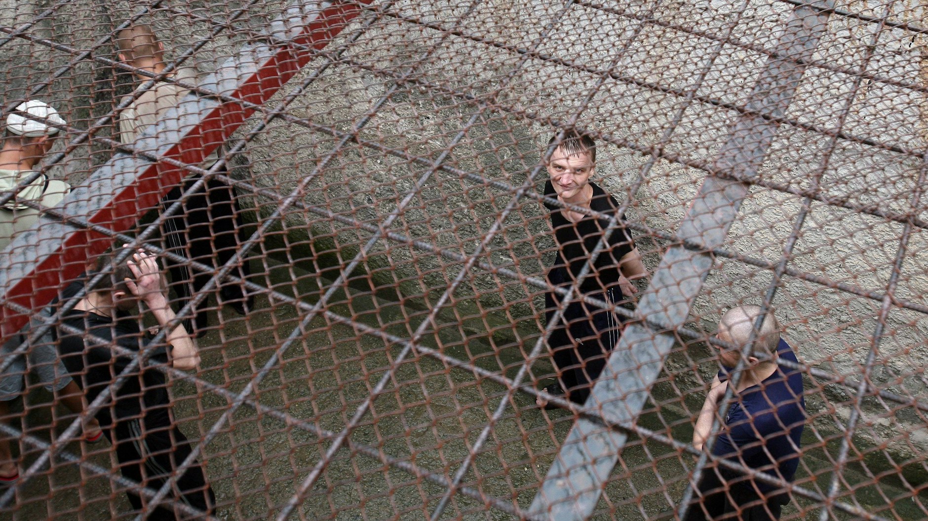 Insassen im Gefängnis in Minsk, in dem Vitali Shkliarov seit Wochen gefangen gehalten wird.