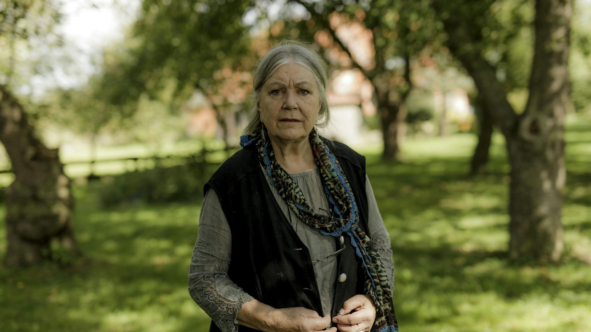 Helga Schubert in ihrem Garten in Neu Meteln bei Schwerin. <br>