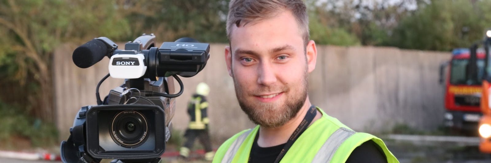 Der 26-jährige Foto- und Videograf Julian Stähle wurde von einem Polizisten angegriffen und verletzt. Ein Video, das den Vorfall aufzeichnete, bringt nun mehrere Polizisten in Bedrängnis. <br>