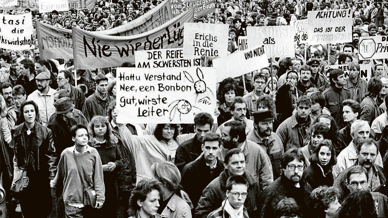 Im Leben unseres Autors begannen die Schwirigkeiten mit dem richtigen Demonstrieren im Jahr 1989. Hier ein Bild vom 4. November 1989 in Berlin. 