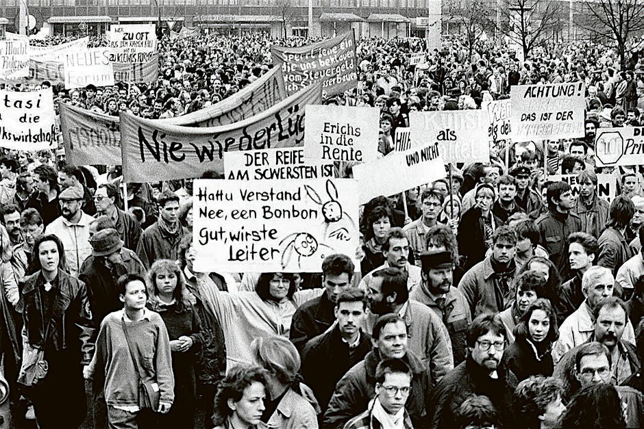 Im Leben unseres Autors begannen die Schwirigkeiten mit dem richtigen Demonstrieren im Jahr 1989. Hier ein Bild vom 4. November 1989 in Berlin.&nbsp;