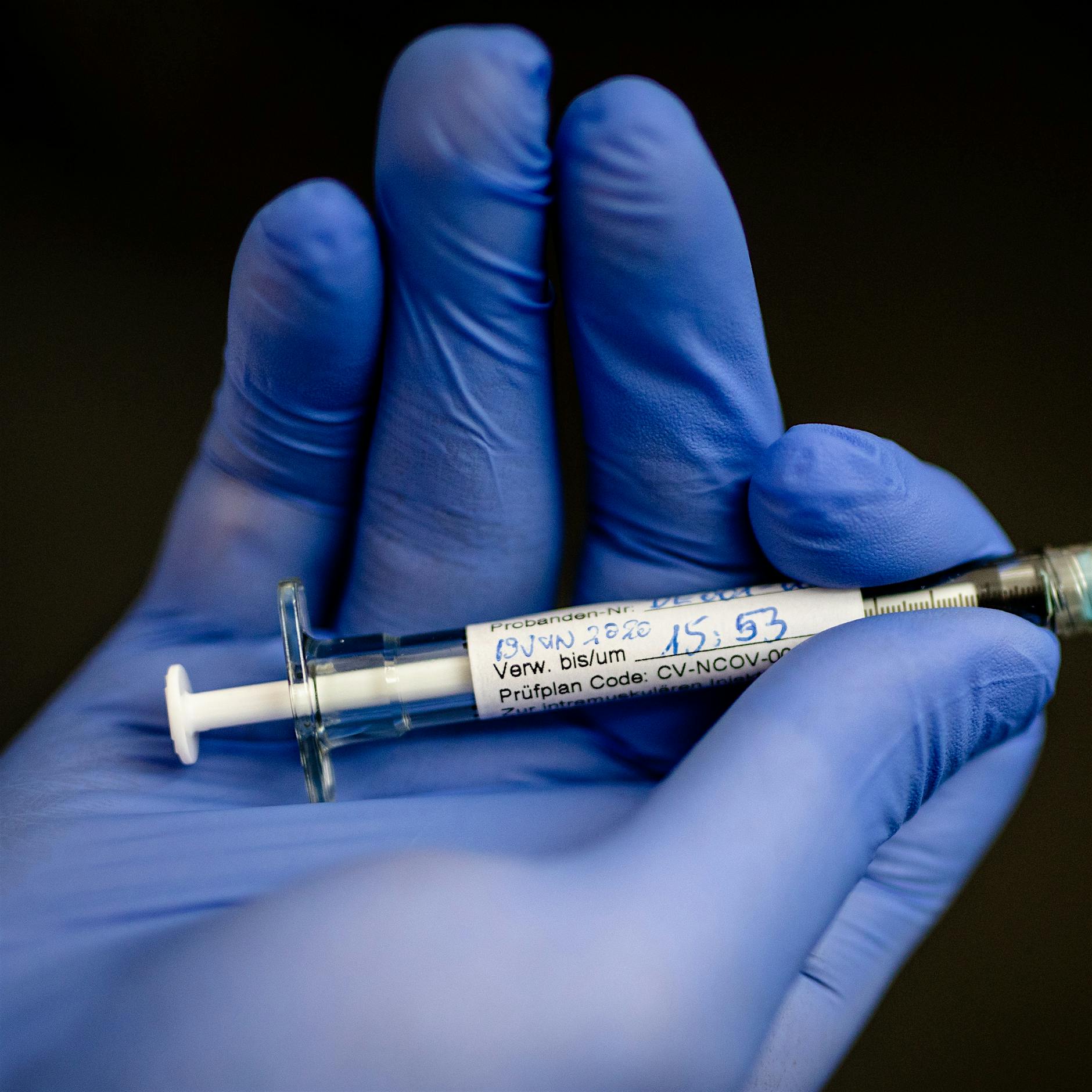 Wird bei Corona-Impfstoffen ausreichend auf Sicherheit geachtet?