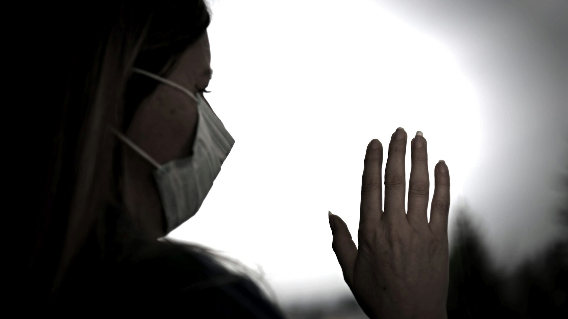 Depressionen und Suizide als Kollateralschäden? Über die Folgen der Kontakt-Beschränkungen und anderer Pandemie-Maßnahmen wird nur wenig geforscht.