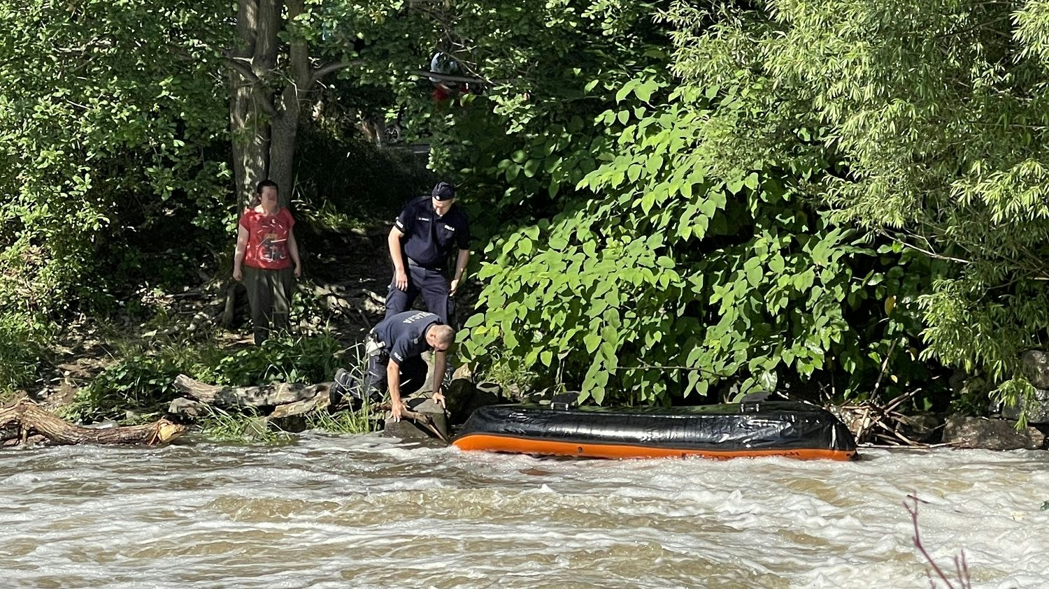 34-Jähriger kentert mit Schlauchboot auf der Neiße – vermisst - Vimarsana News