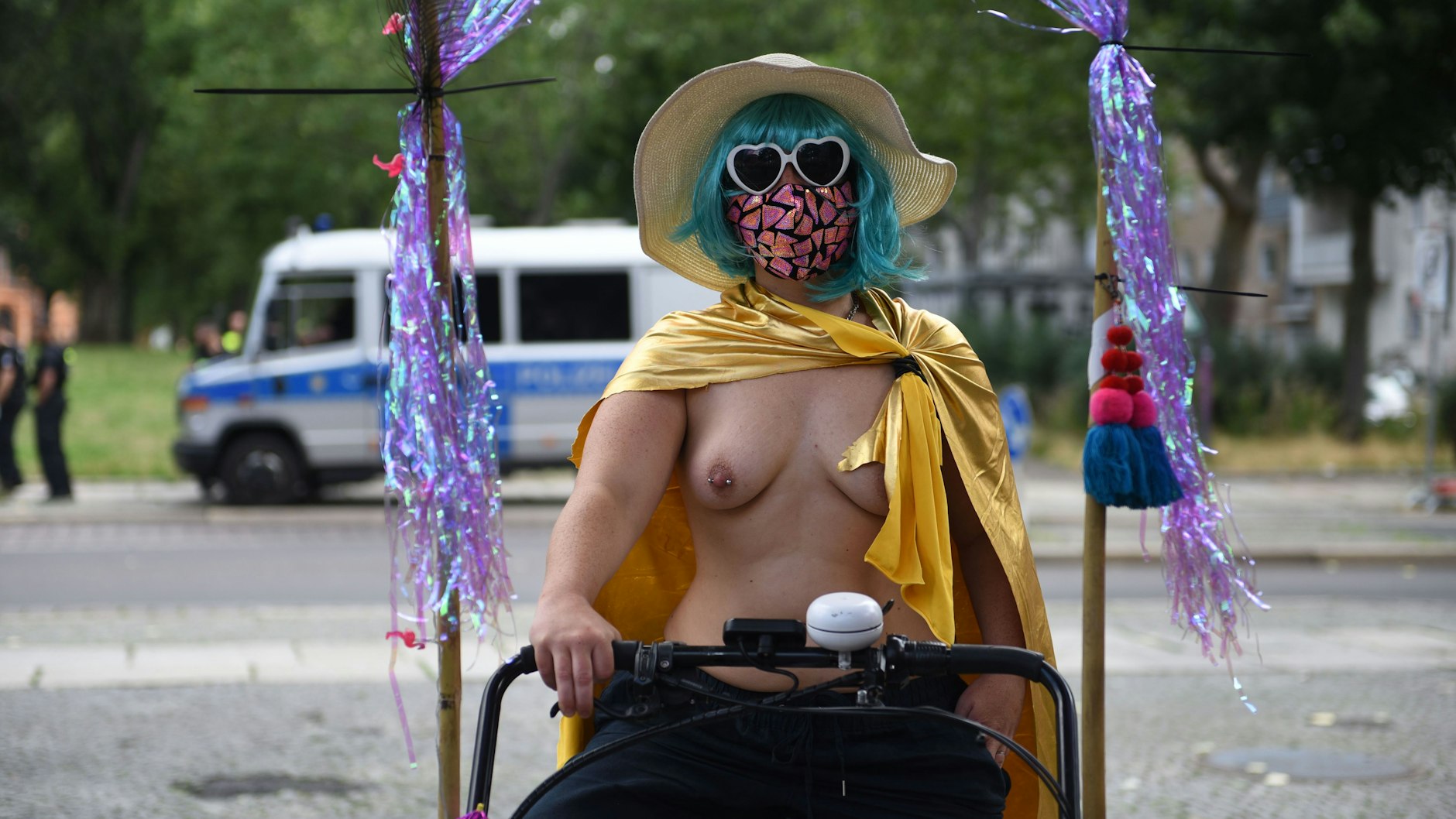 Rosa, eine der Organisatorinnen der Demo. „Berlin ist eine Stadt, in der so eine Diskriminierung kein Thema sein sollte. “