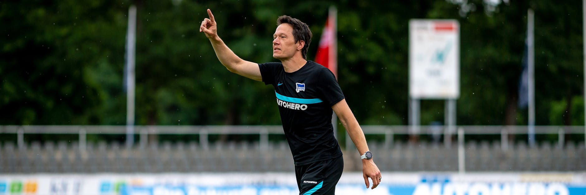 Wenn Konditionstrainer Henrik Kuchno den Zeigefinger hebt, wird es für Herthas Profis hart.