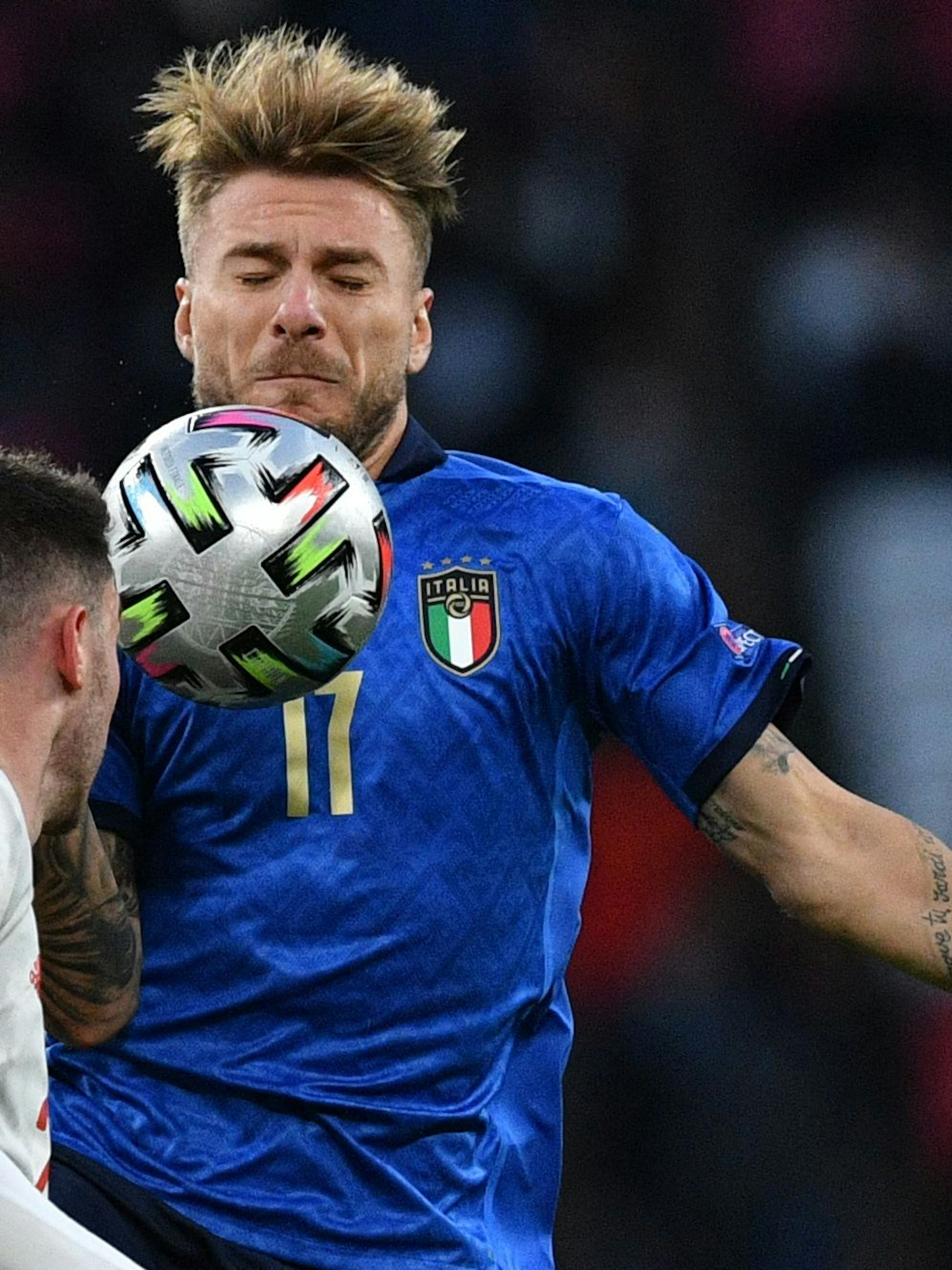 Auf Ciro Immobile (r.) - hier im Duell mit Spaniens Aymeric Laporte - ruhen die Hoffnungen der Azzurri. 