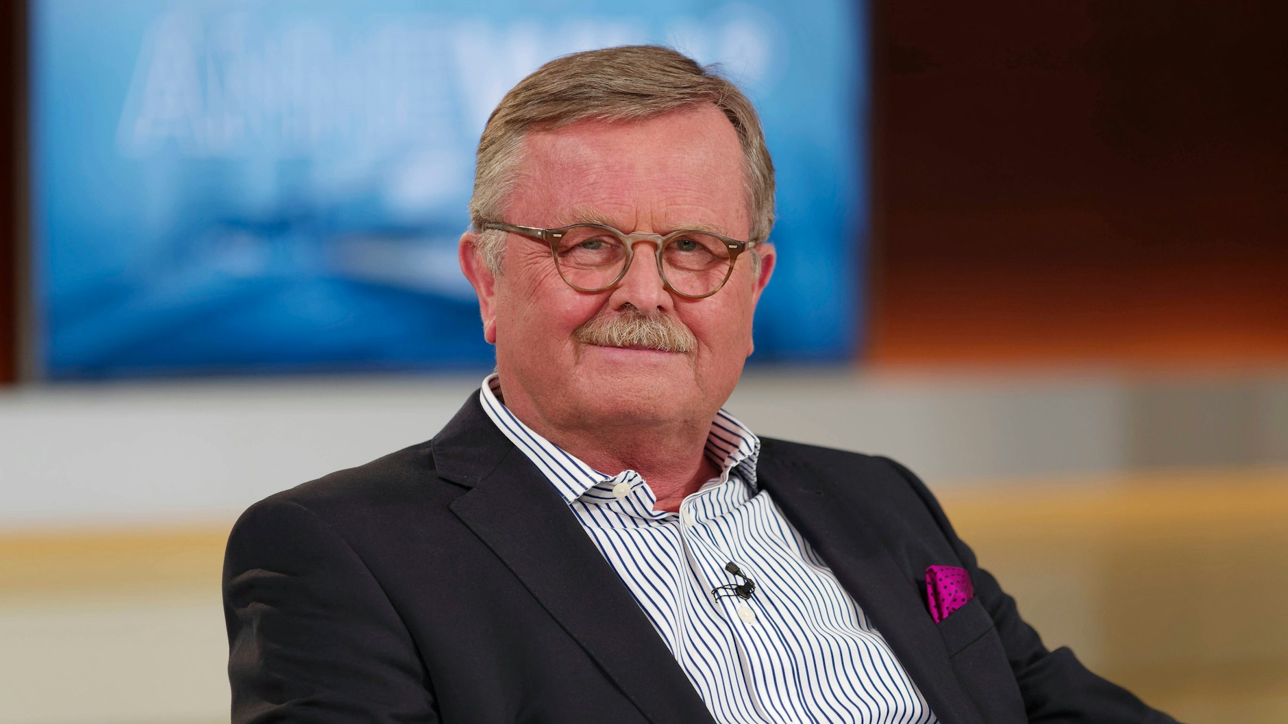 Der Chef des Weltärztebunds, Frank Ulrich Montgomery, glaubt, dass Menschen in bestimmten Situationen immer Masken werden tragen müssen.&nbsp;