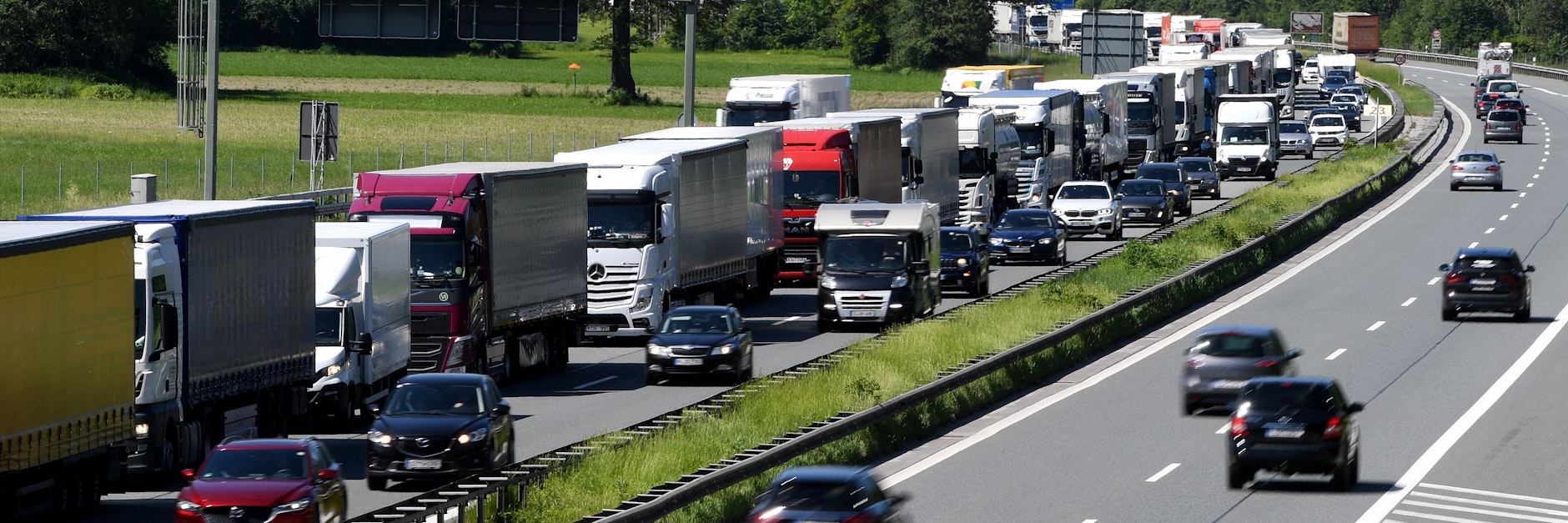 Stoßstange an Stoßstange&nbsp;– wie kann ich kilometerlange Staus umfahren?