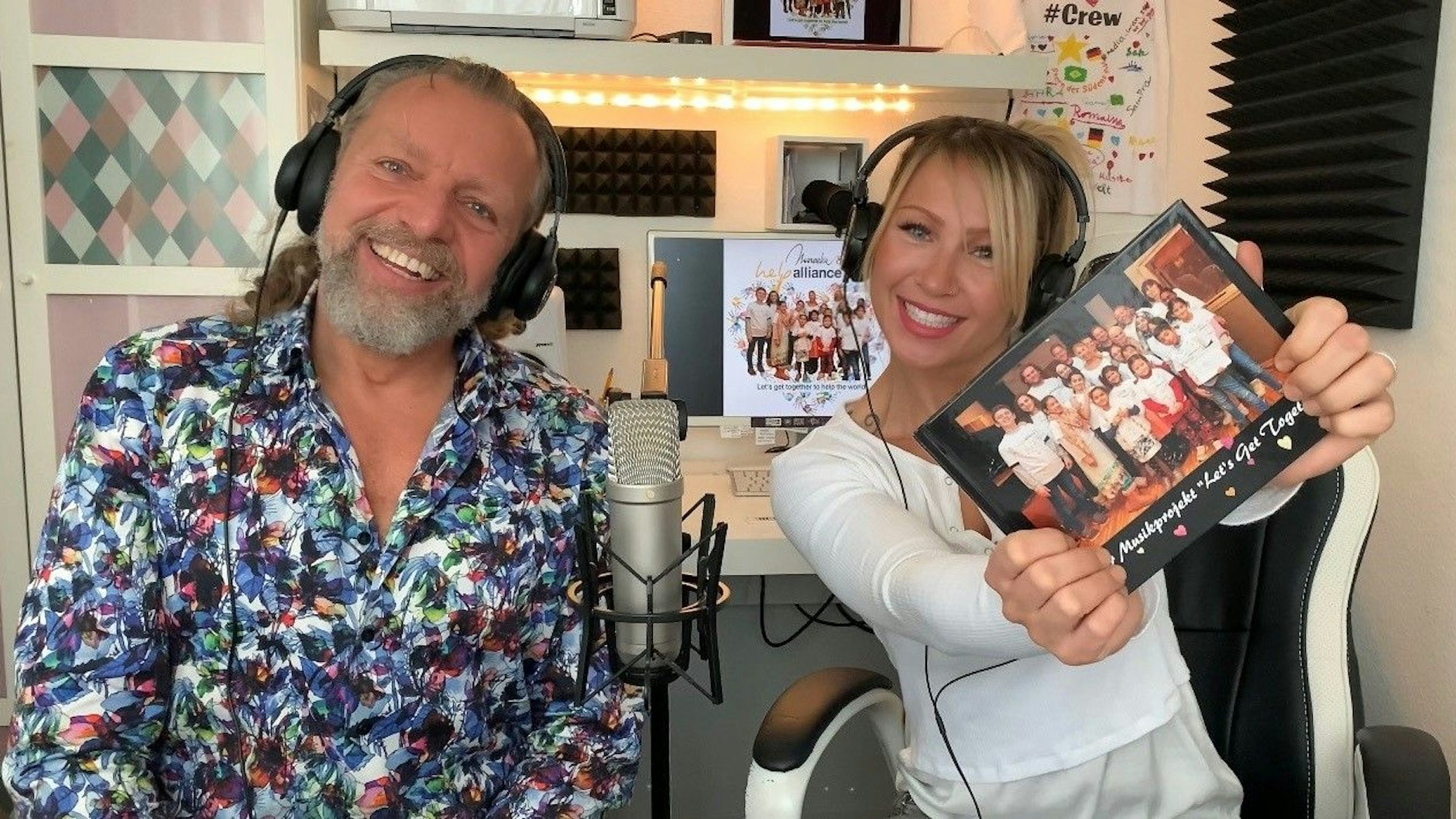 Marika Hinkey und ihr Kollege Martin Heumüller arbeiten an einem gemeinsamen Musikprojekt für sozialbenachteiligte Kinder