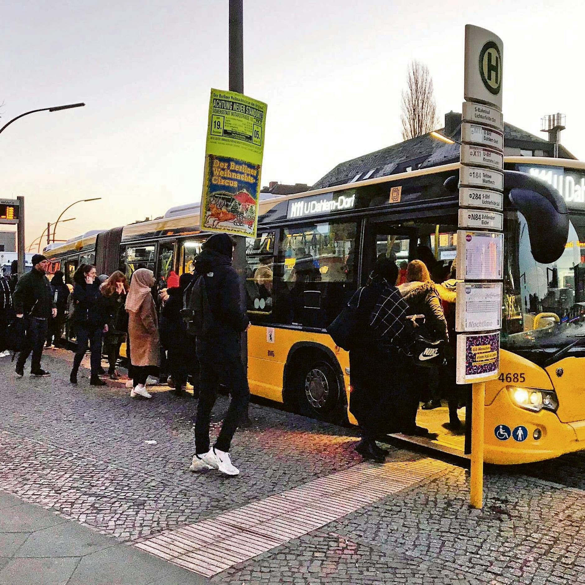 Heftiger Protest gegen bargeldlosen Ticketkauf im BVG-Bus!
