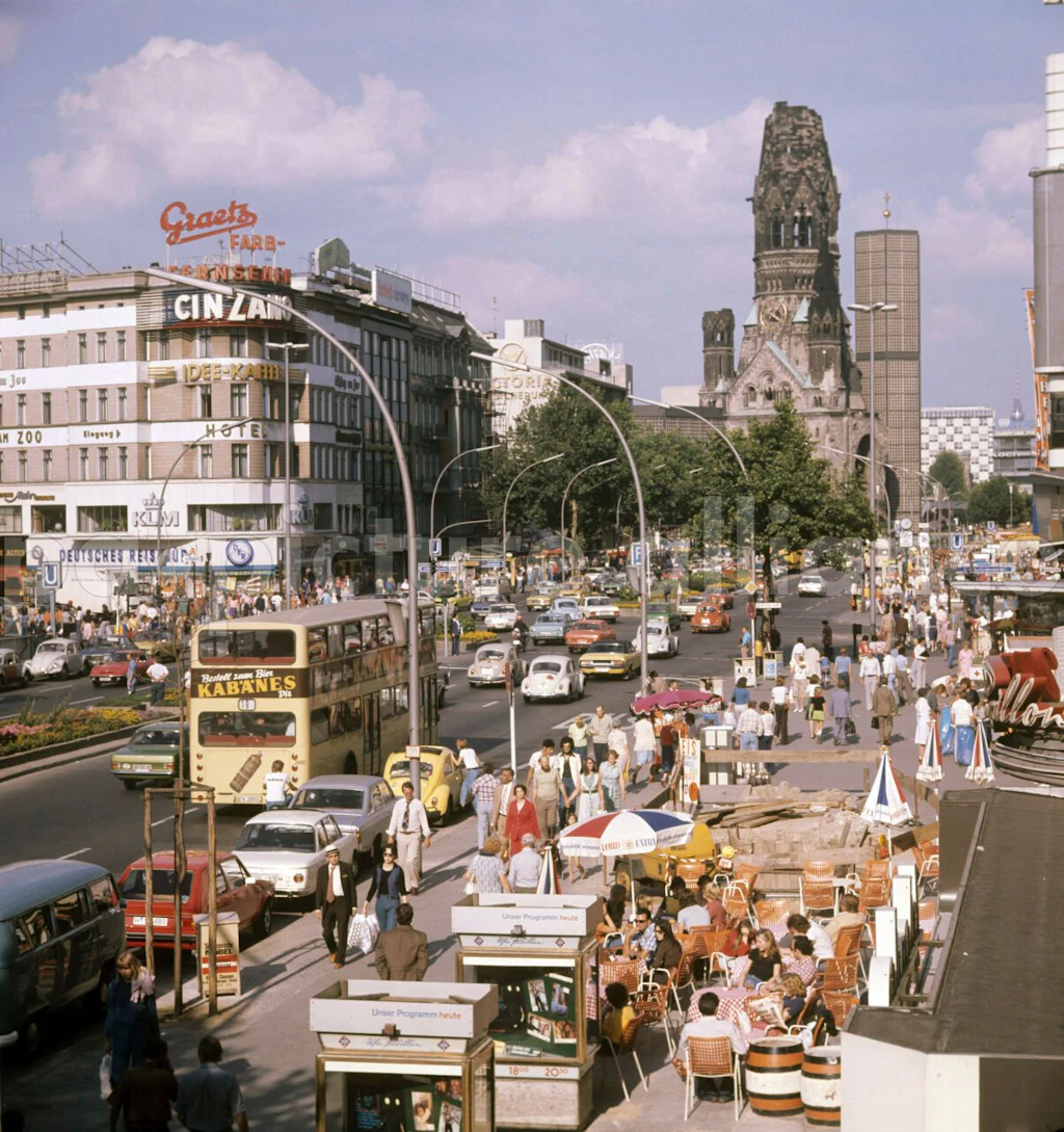 „Schöner denn je“ und „Das bist du“: West-Berlin als Ort für Helden