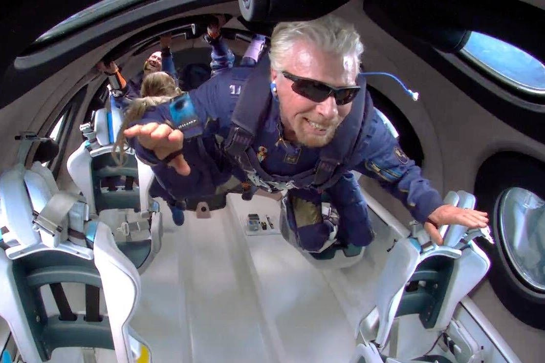 Völlig losgelöst: Richard Branson in der Schwerelosigkeit