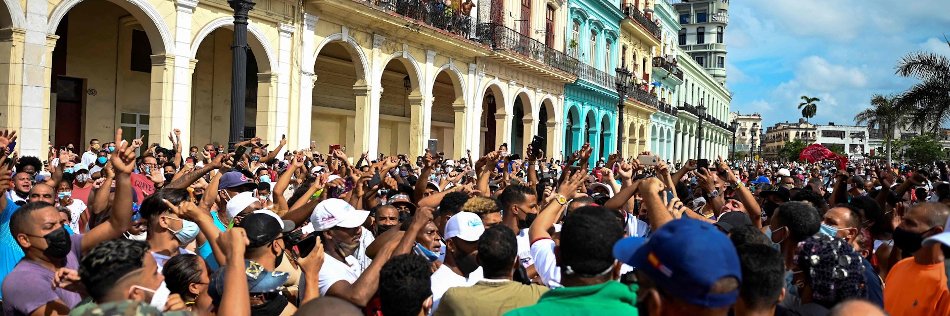 Die Menschen in Kuba lehnen sich gegen die kommunistische Diktatur auf, gehen auf die Straße.