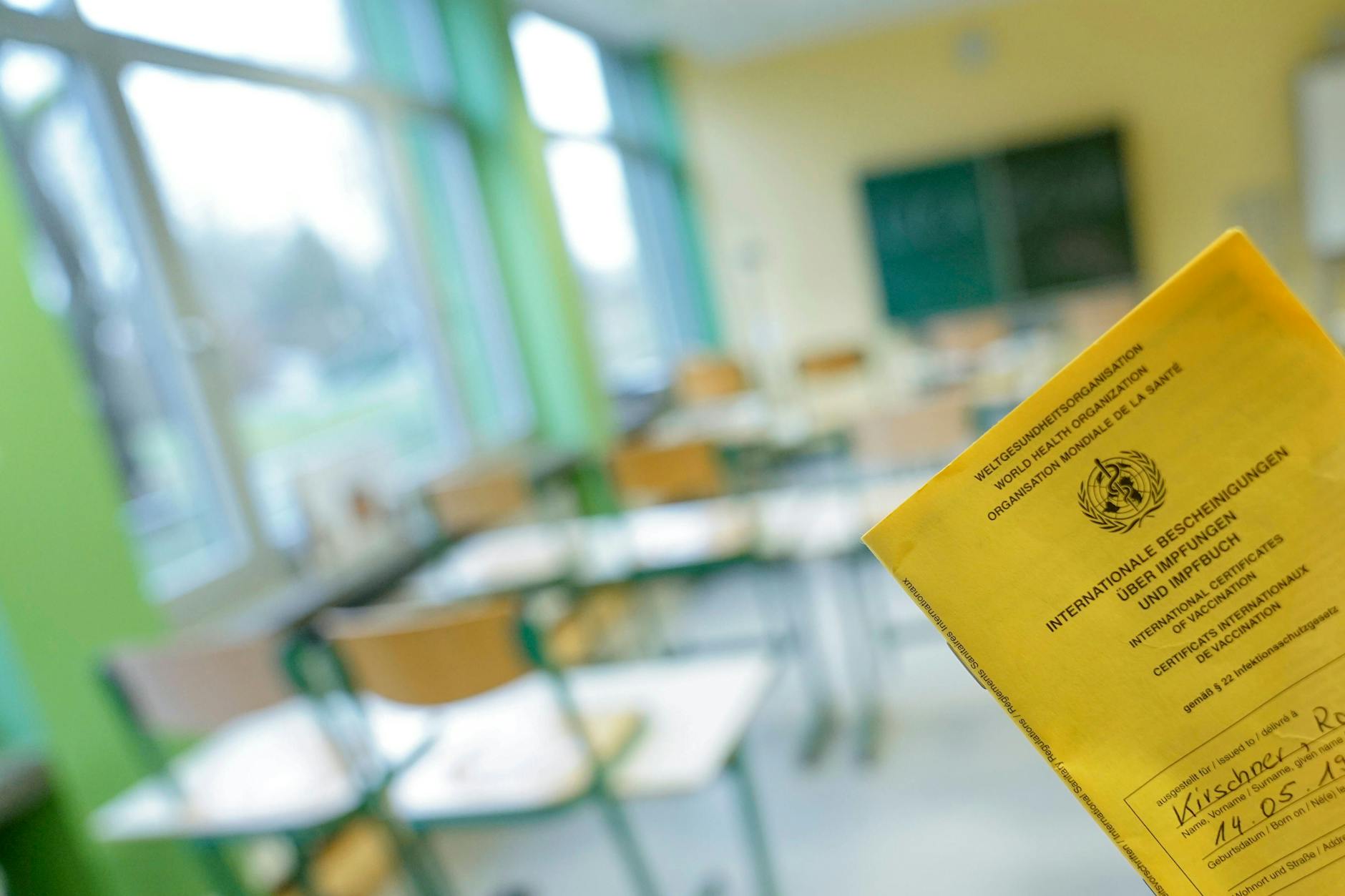 Wie geht die Schule nach den Sommerferien weiter? Wolfram Henn vom Deutschen Ethikrat forderte eine Impfpflicht für das Kita- und Schulpersonal. Doch geht das rechtlich überhaupt (Symbolbild).