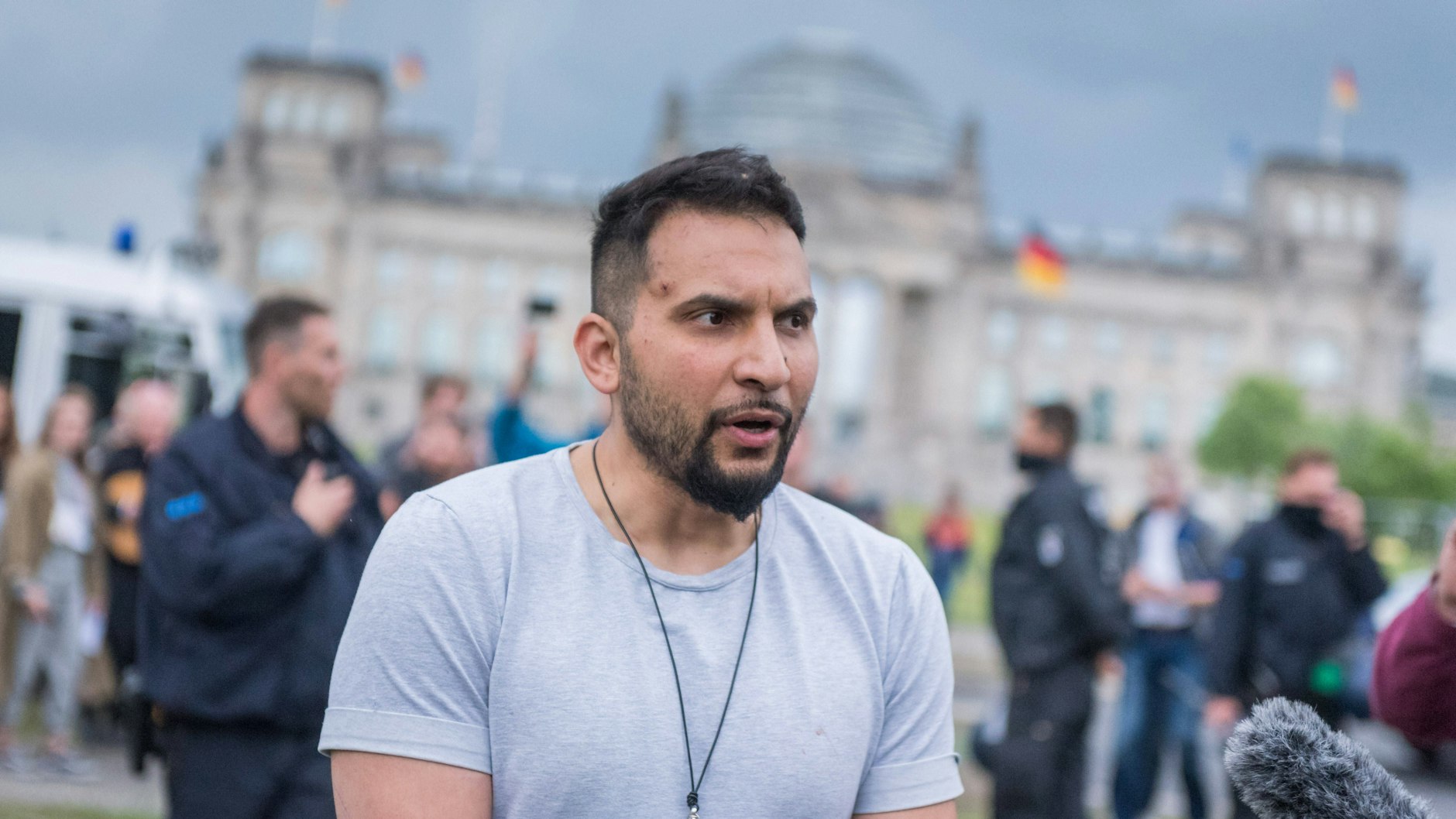 Laut Staatsanwaltschaft Berlin werden Attila Hildmann 80 Straftaten vorgeworfen.&nbsp; &nbsp;