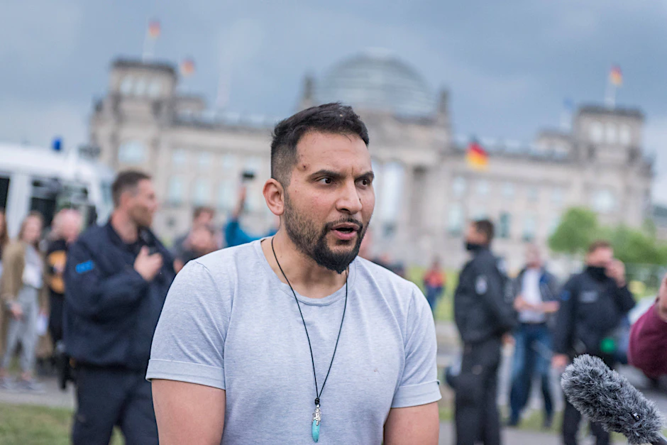 Laut Staatsanwaltschaft Berlin werden Attila Hildmann 80 Straftaten vorgeworfen.&nbsp; &nbsp;
