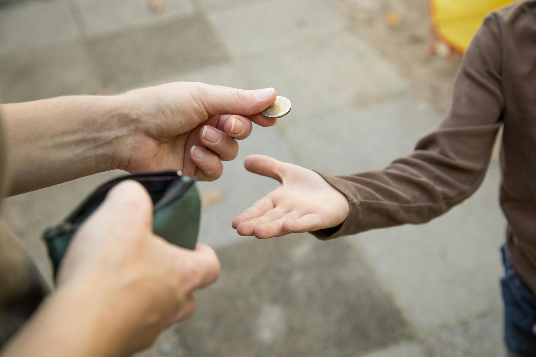 Mädchen erhalten laut einer Umfrage weniger Taschengeld als Jungen. (Symbolbild)