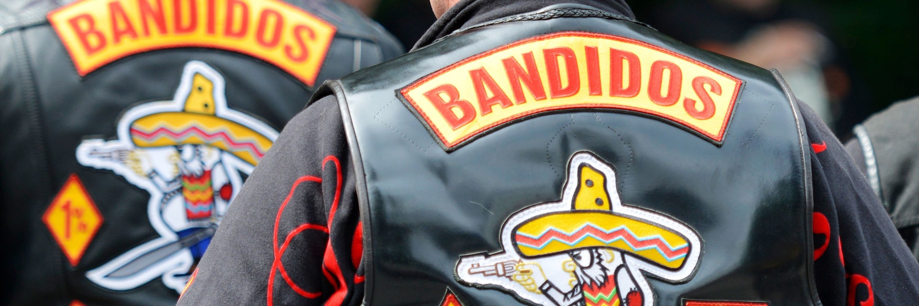 Die Kutten zweier Bandidos-Rocker.