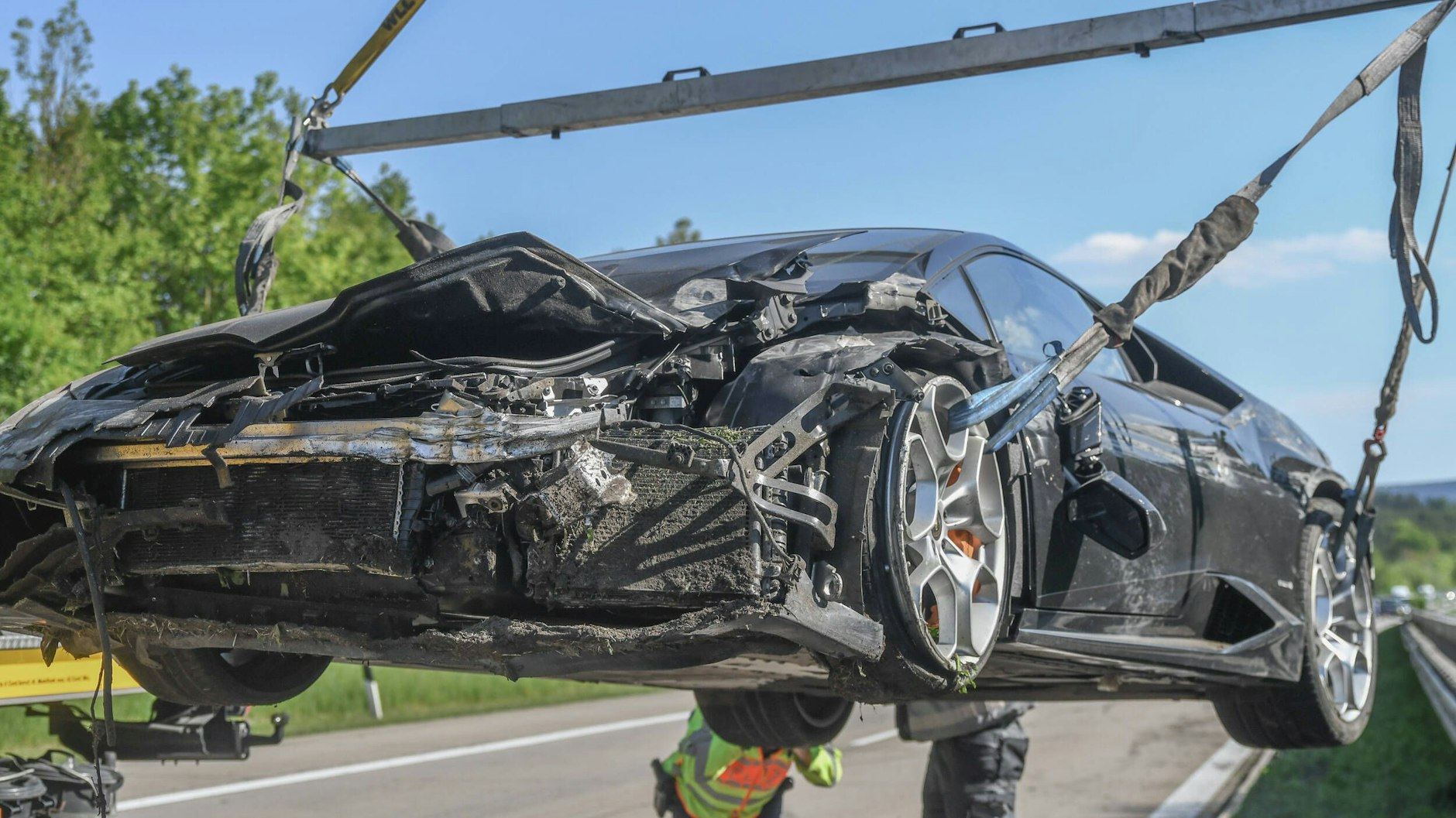 Das war mal ein schicker Lamborghini - bis der Fahrer die „freie Fahrt“ auf der A7 ausnutzte ...