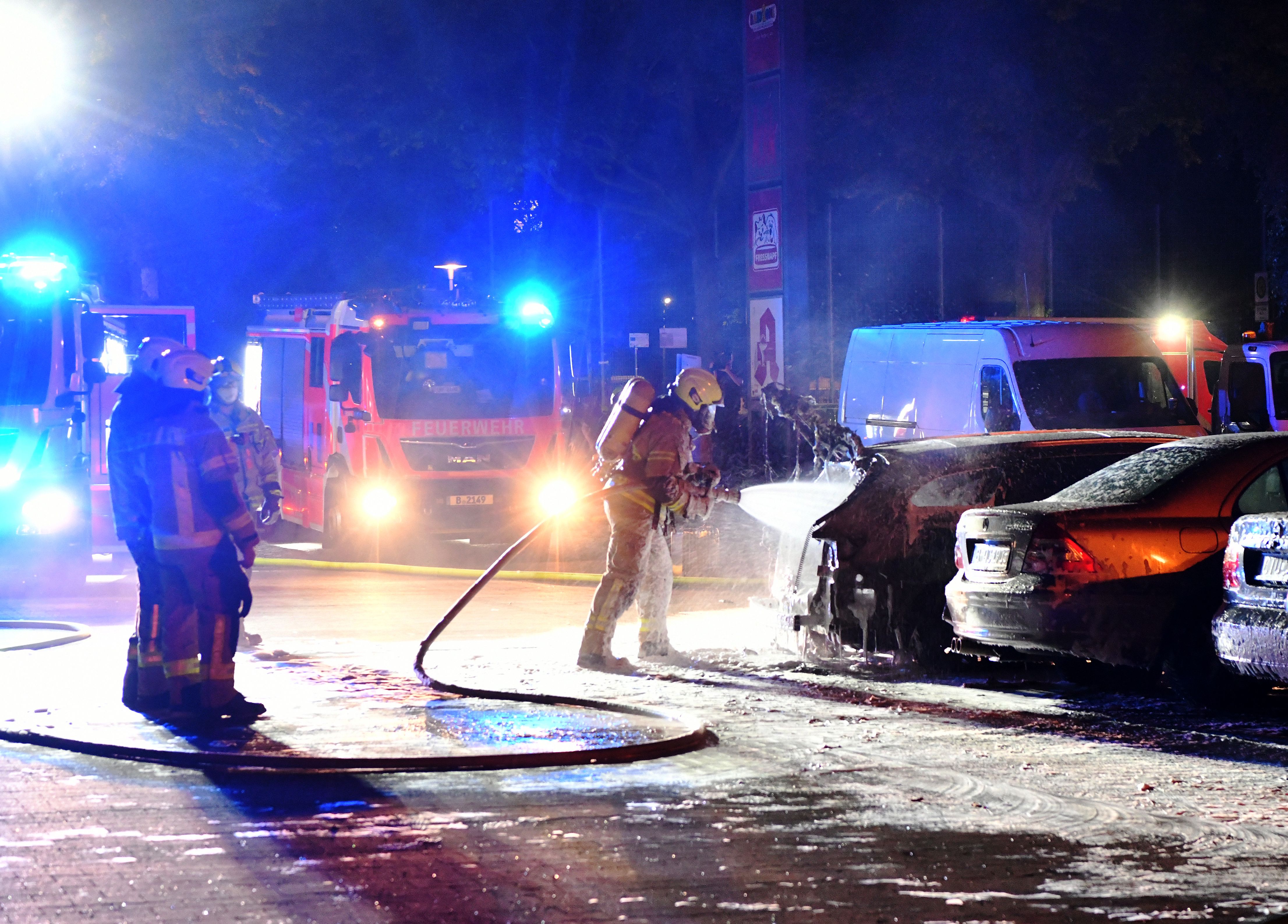 Treptow-Köpenick Und Spandau: Mehrere Autos Brennen In Berlin