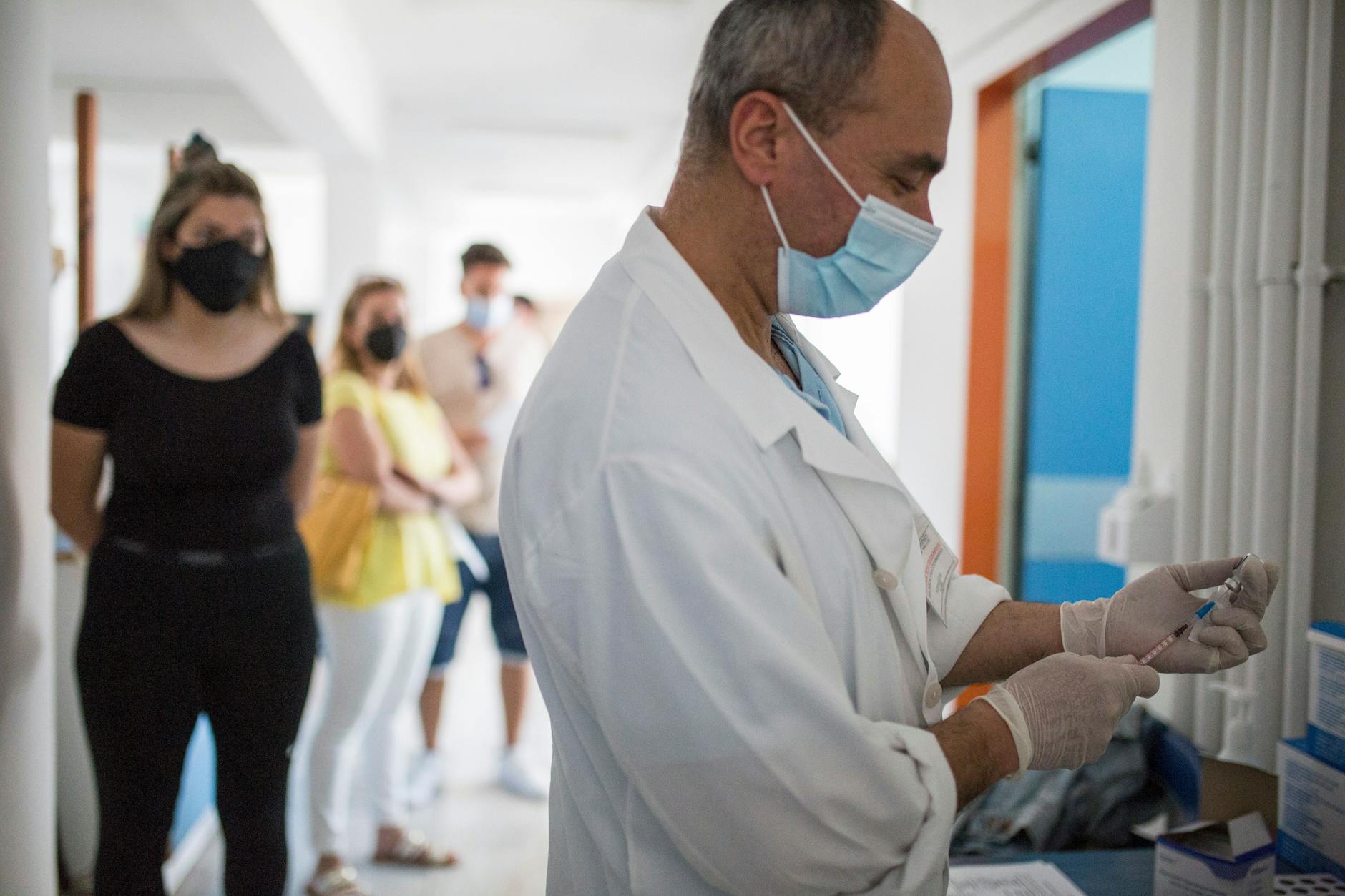 Ein Impfzentrum in Griechenland. Hier kommt die Impfpflicht für alle Mitarbeiter in Altenheimen ab 1. September.