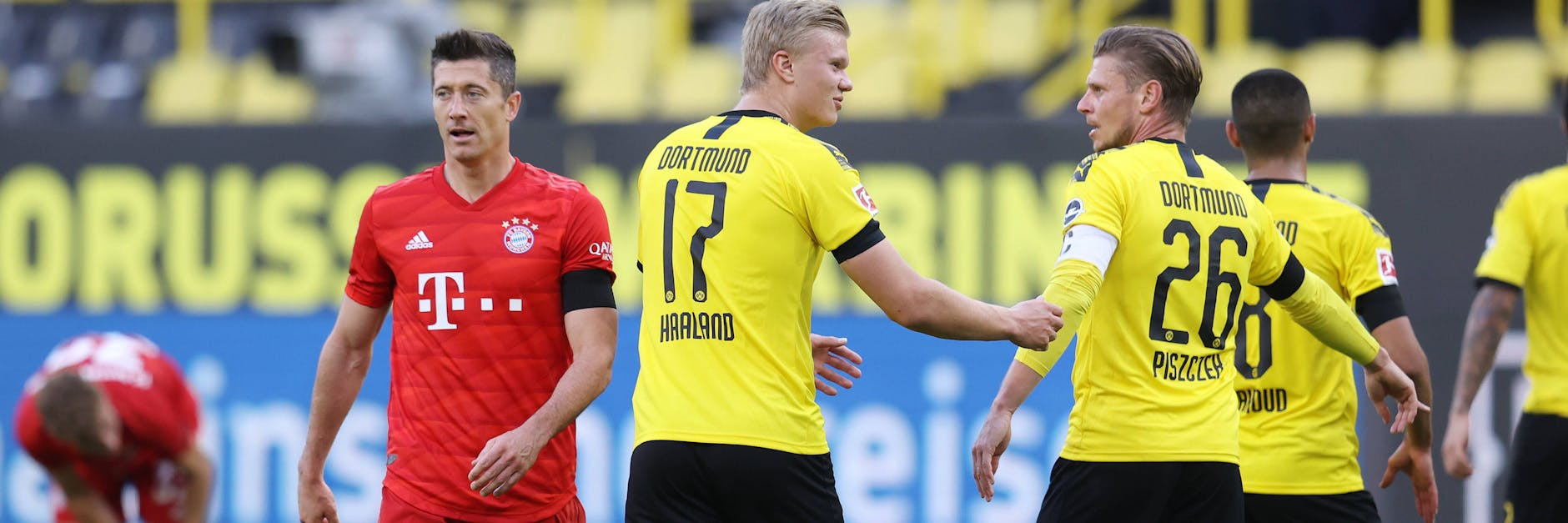 Erling Haalnd (M.) soll bei Bayern eigentlich Ersatz für Robert Lewandowski (l.) werden. Doch jetzt funkt Chelsea dazwischen. 