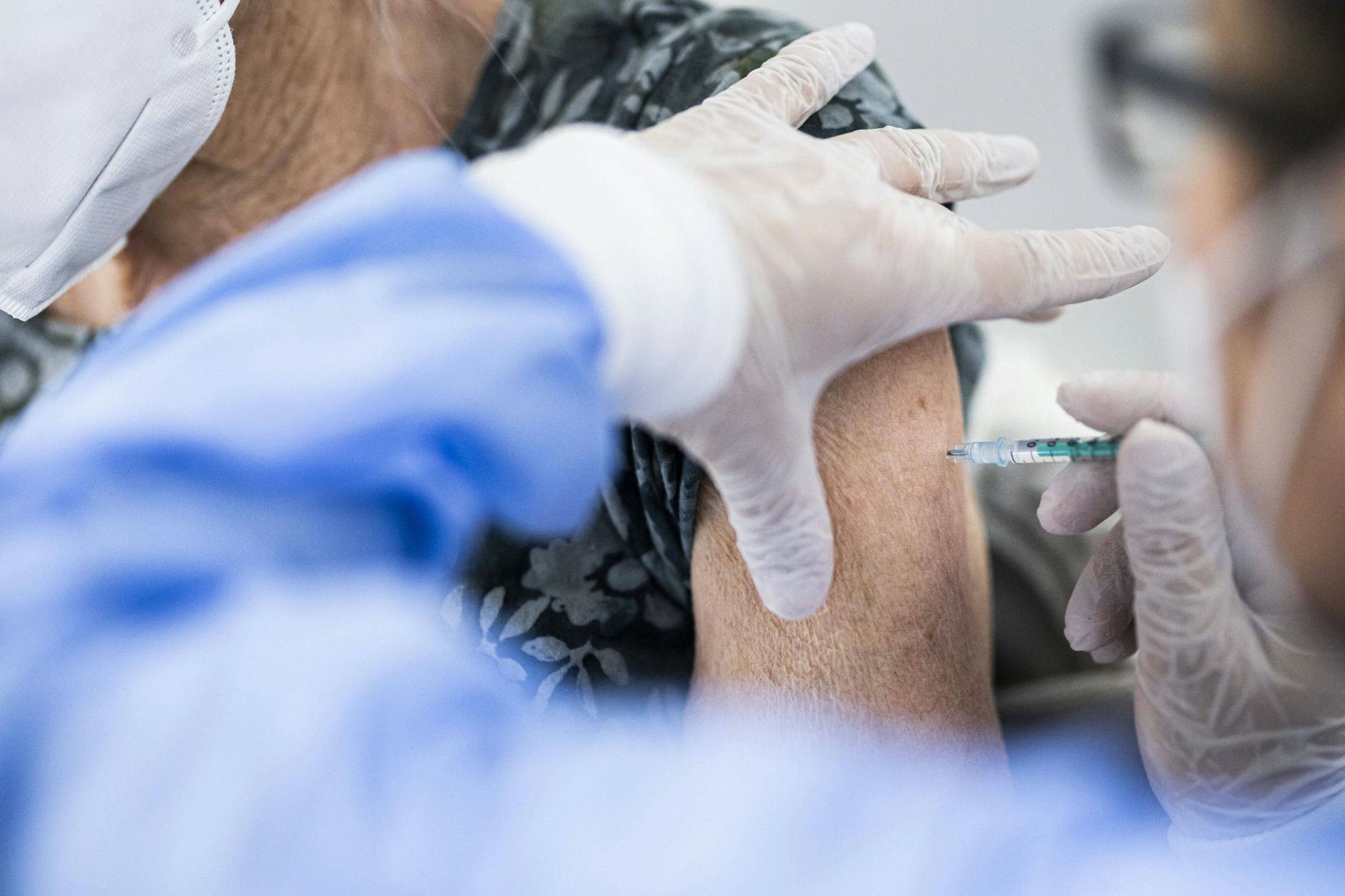 Kommt die dritte Corona-Impfung? Die Ständige Impfkommission will noch keine Aussage treffen.