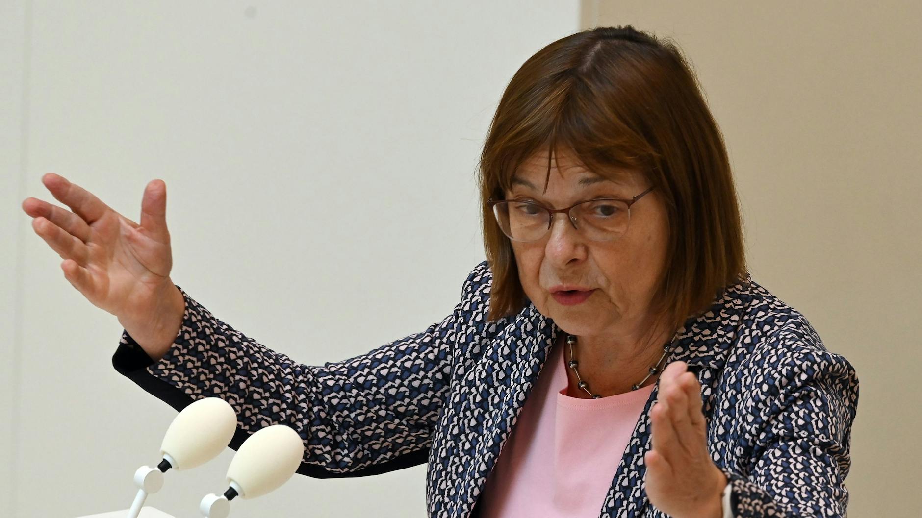 Brandenburgs Gesundheitsministerin Ursula Nonnemacher (Grüne) spricht sich für mehr Faktoren bei Bewertung der Corona-Lage aus. 