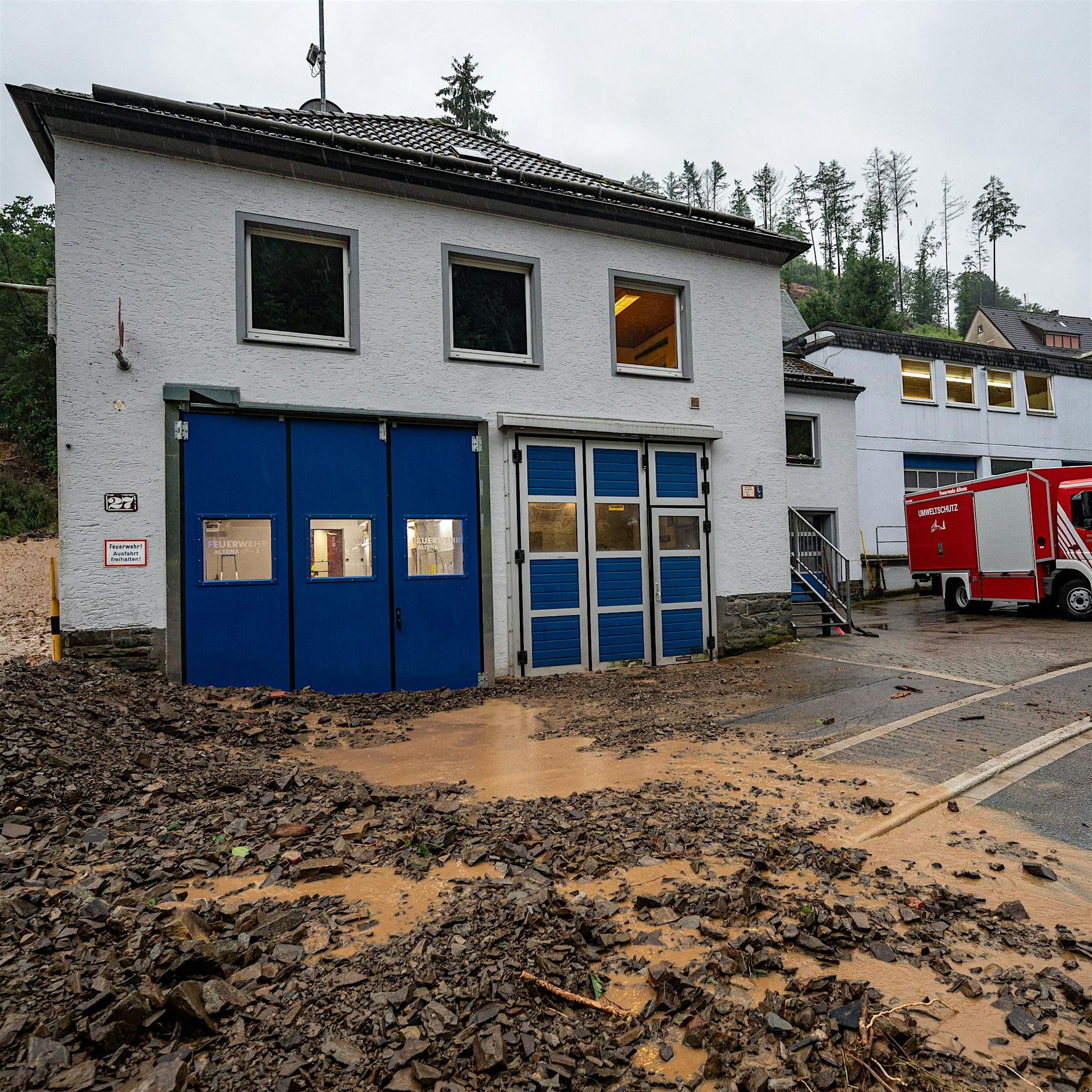 Feuerwehrmann ertrinkt bei Rettungsarbeiten nach Starkregen in NRW