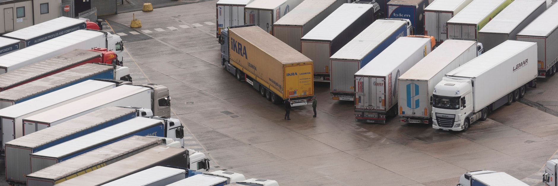 Lkw im britischen Hafen Dover.